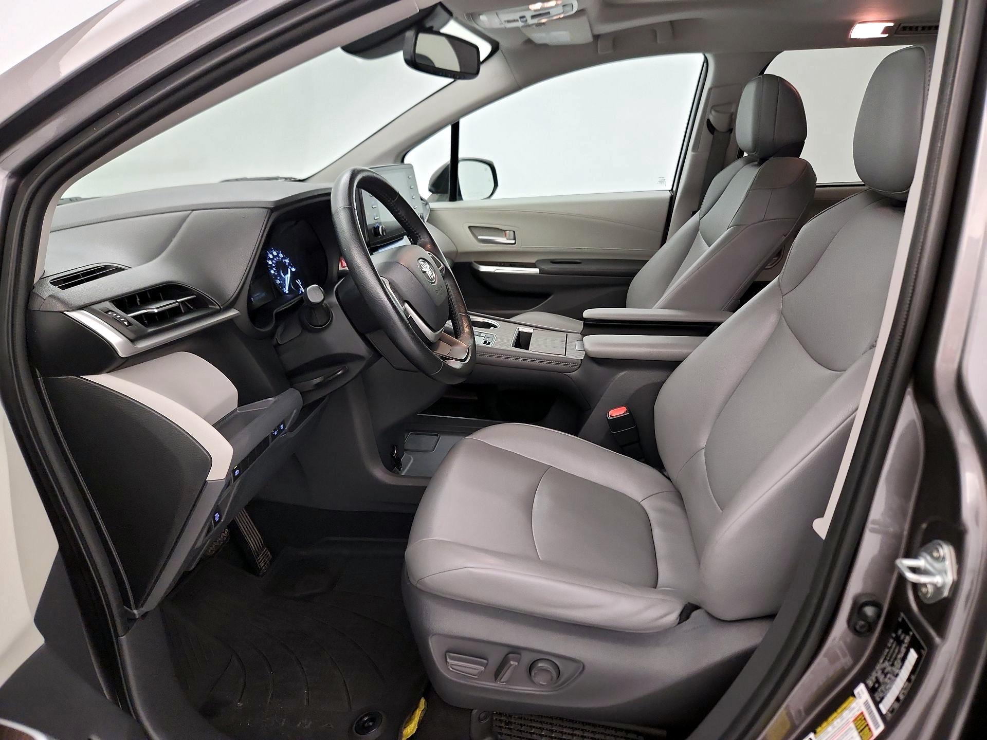Thumbnail: 2021 Toyota Sienna - 11