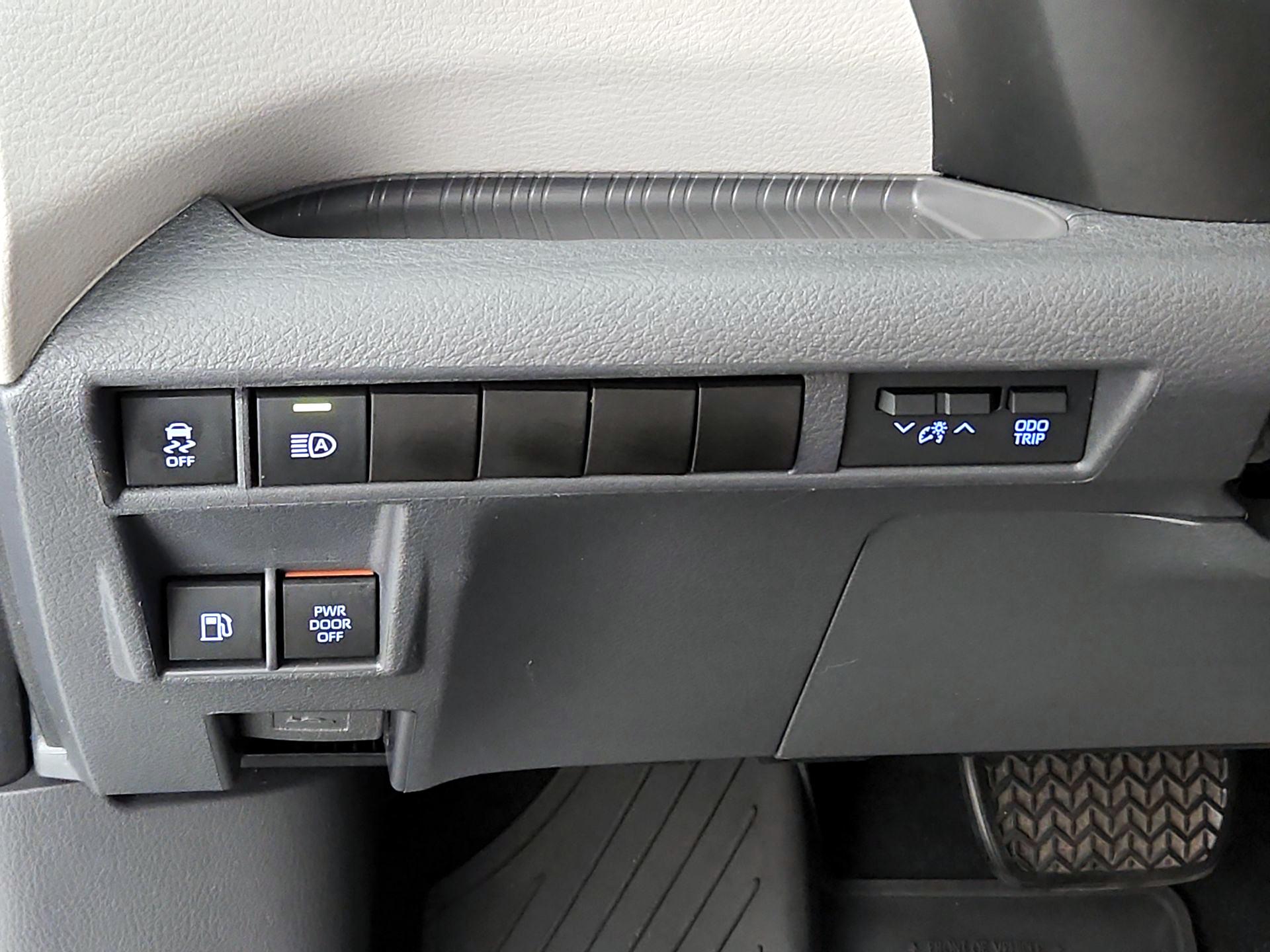 Thumbnail: 2021 Toyota Sienna - 13