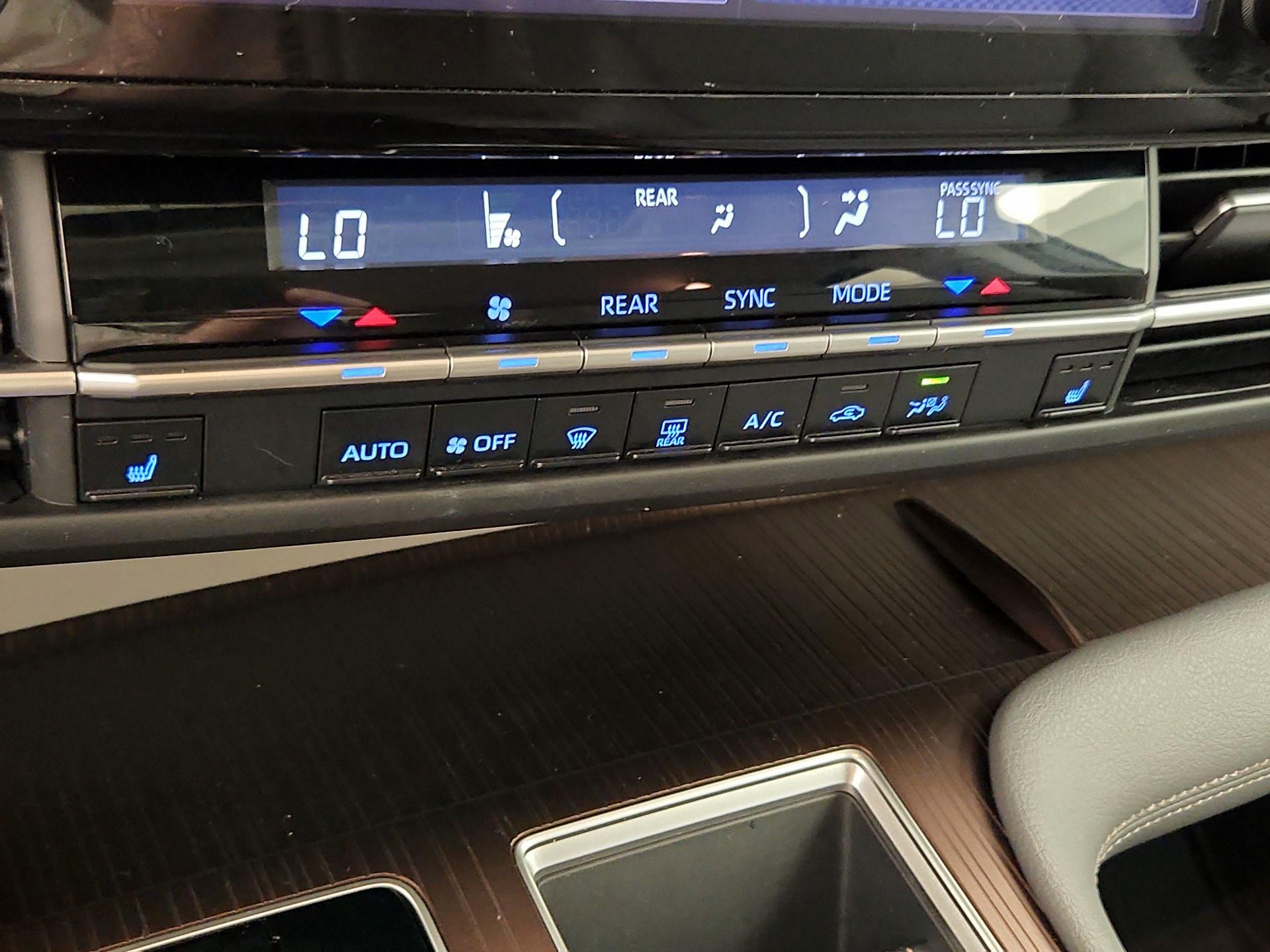 Thumbnail: 2021 Toyota Sienna - 17