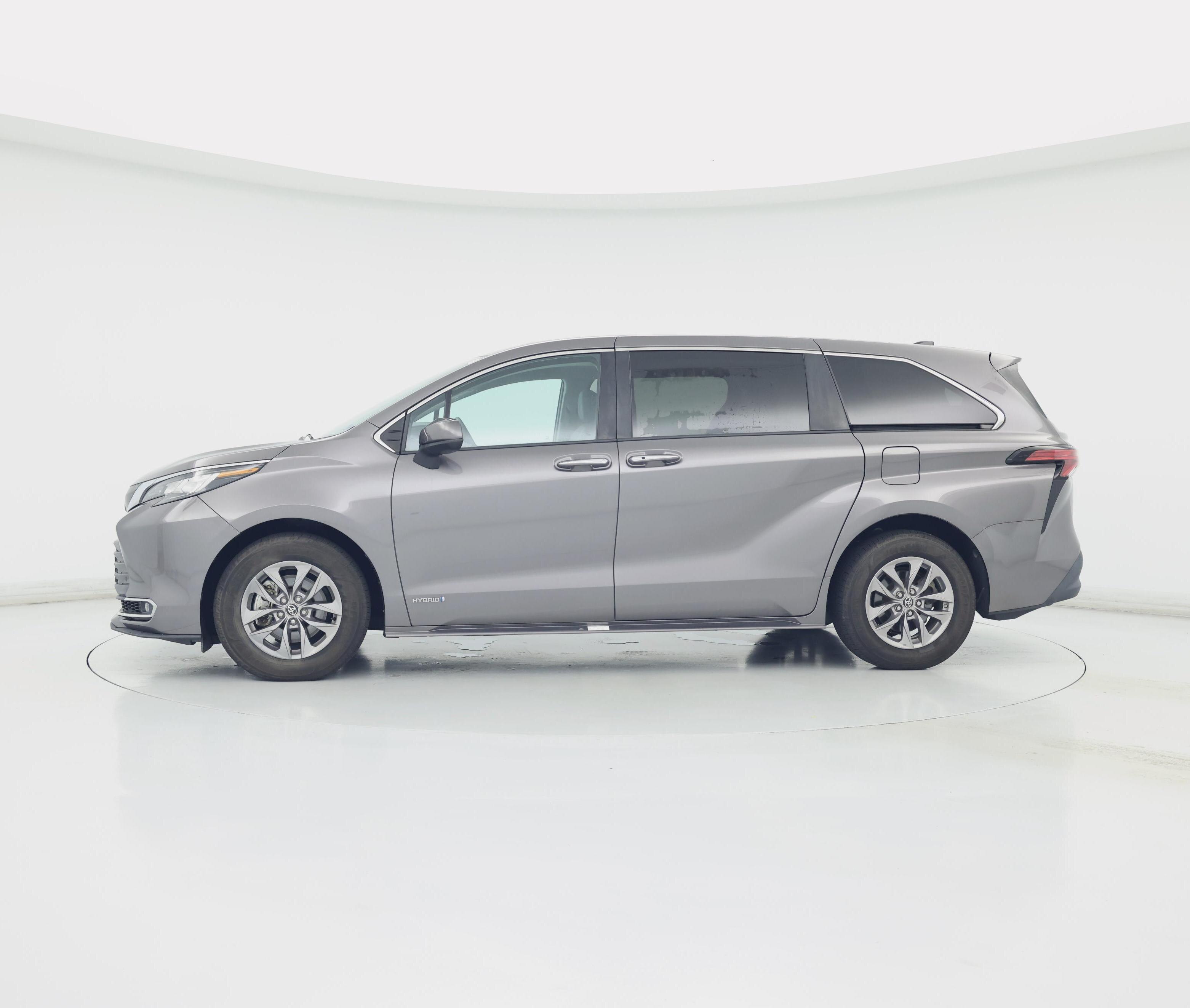 Thumbnail: 2021 Toyota Sienna - 3