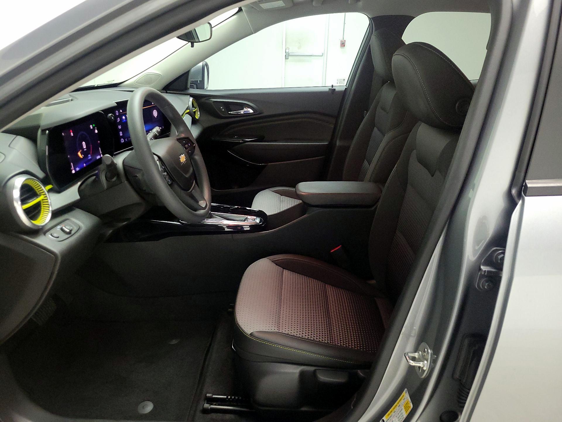 Thumbnail: 2024 Chevrolet Trax - 11