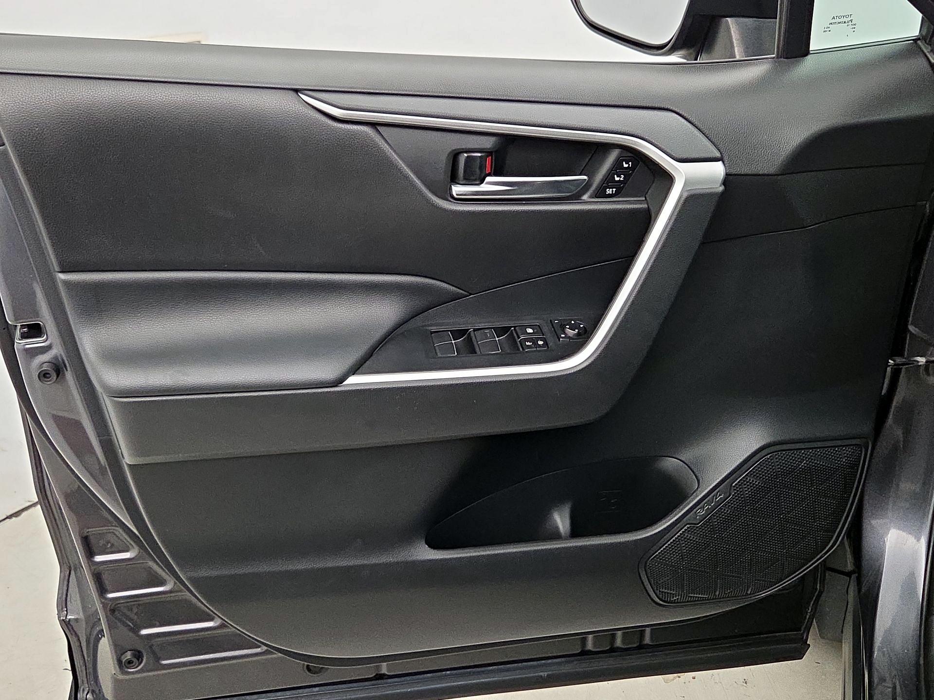 Thumbnail: 2021 Toyota RAV4 - 12