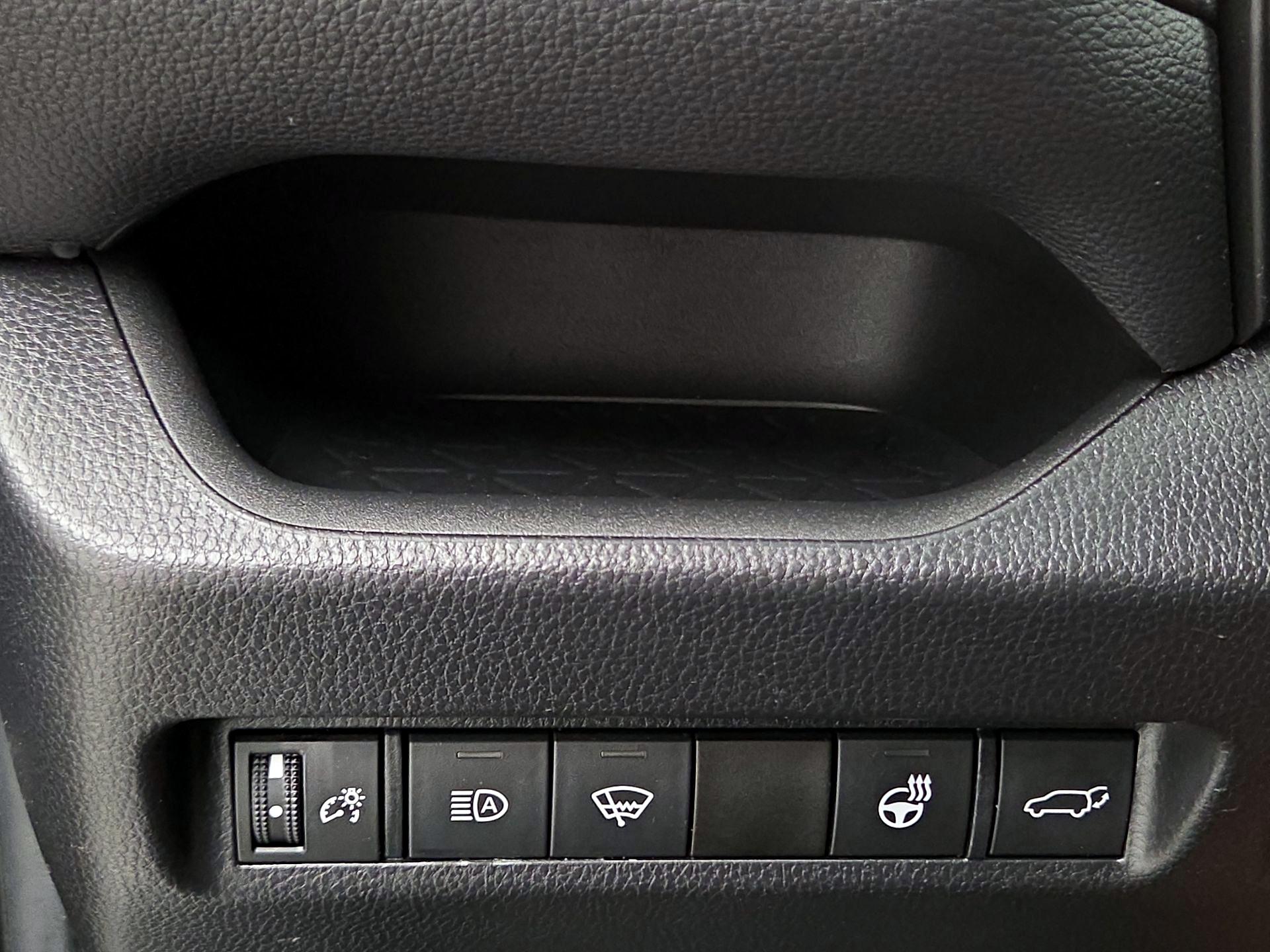 Thumbnail: 2021 Toyota RAV4 - 13