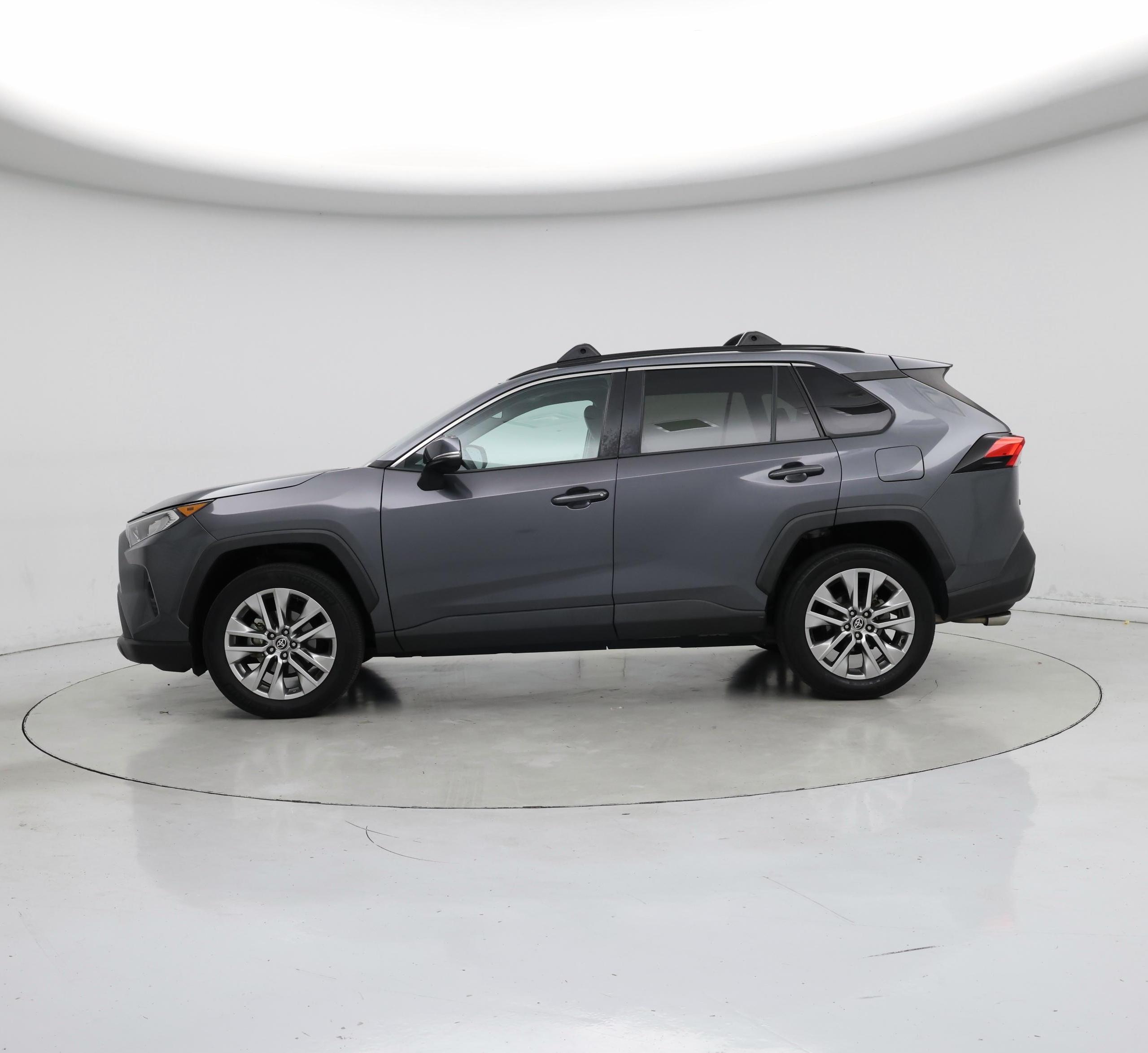 Thumbnail: 2021 Toyota RAV4 - 3
