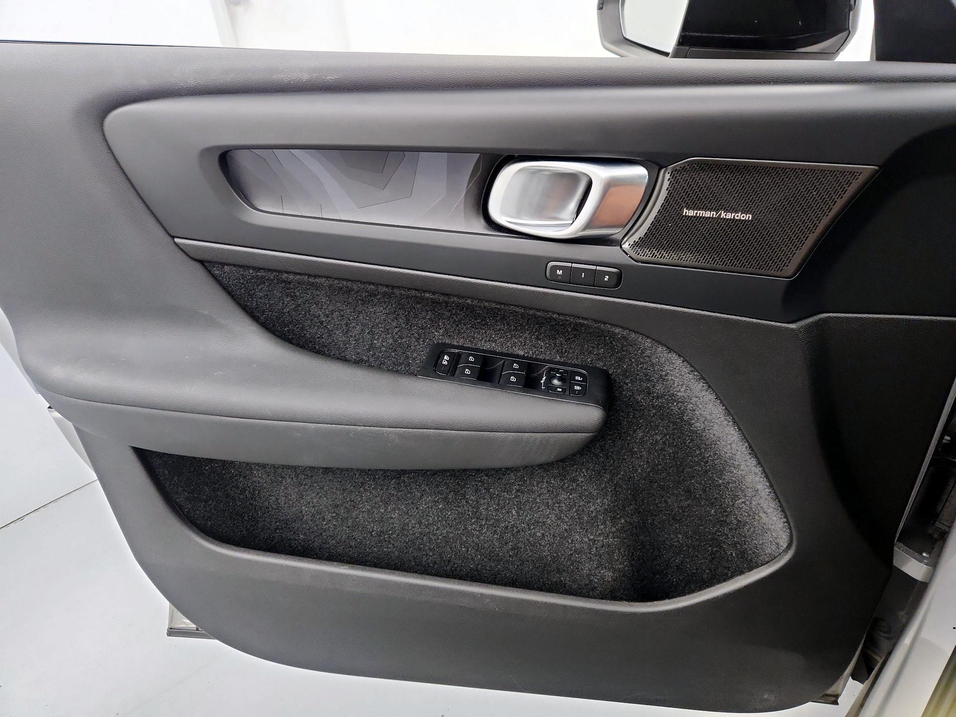 Thumbnail: 2023 Volvo C40 - 12
