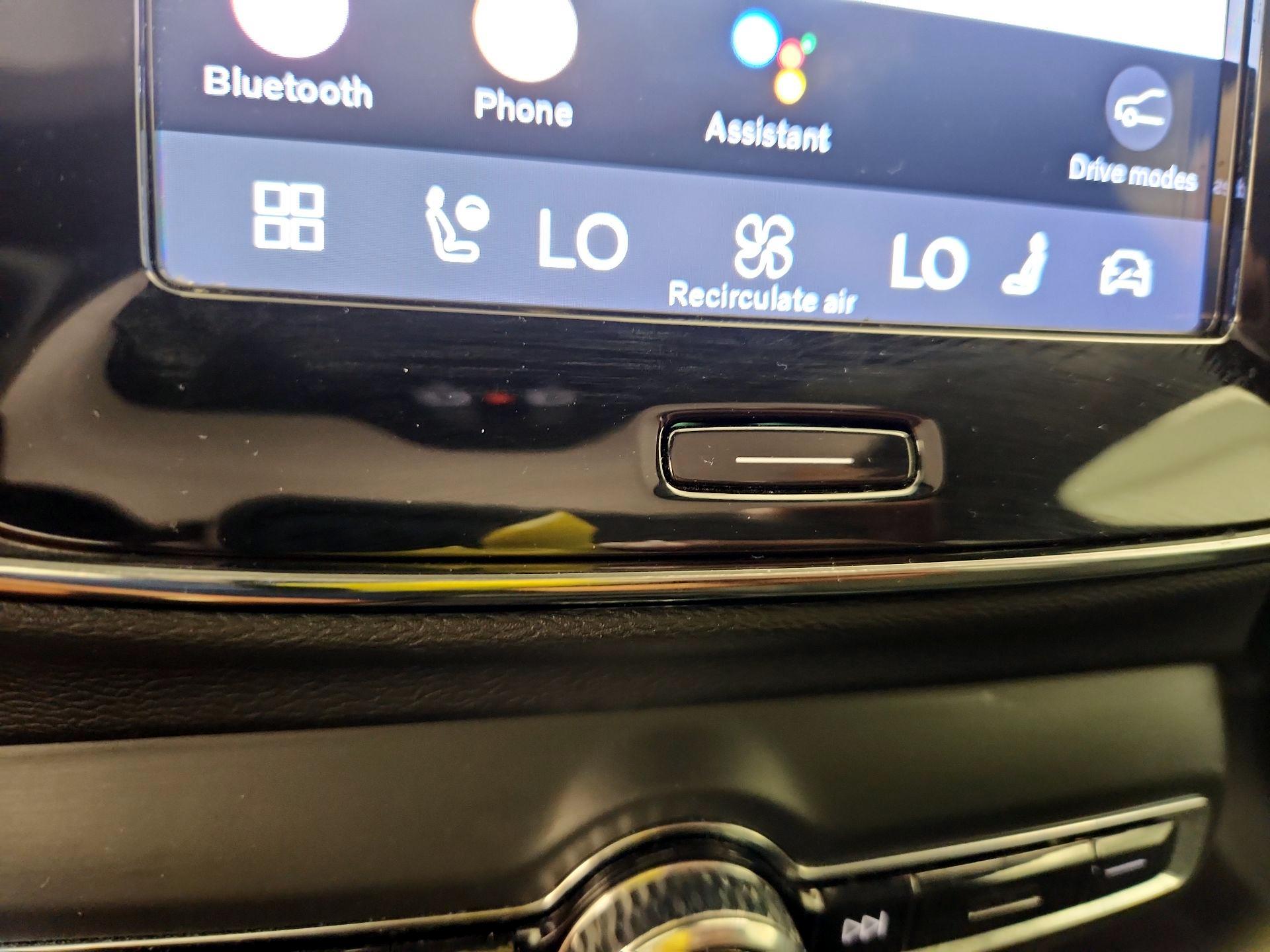 Thumbnail: 2023 Volvo C40 - 16