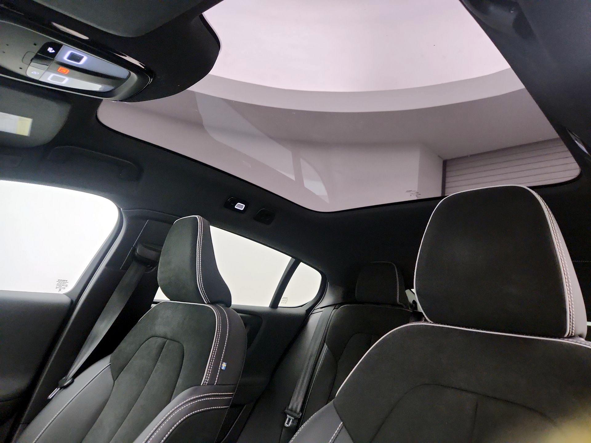 Thumbnail: 2023 Volvo C40 - 19