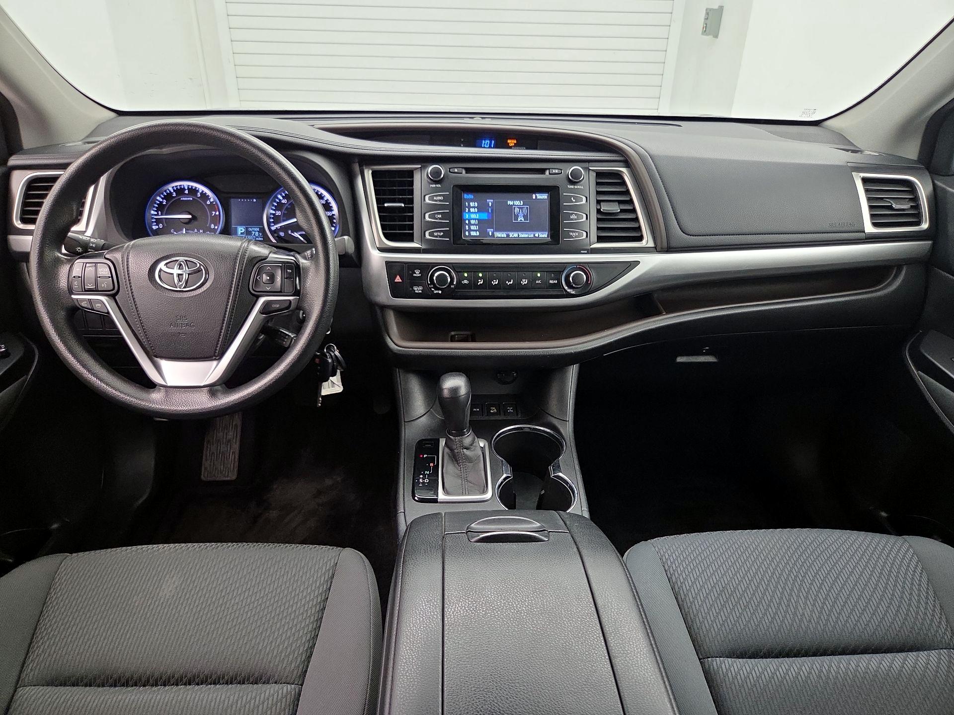 Thumbnail: 2015 Toyota Highlander - 9