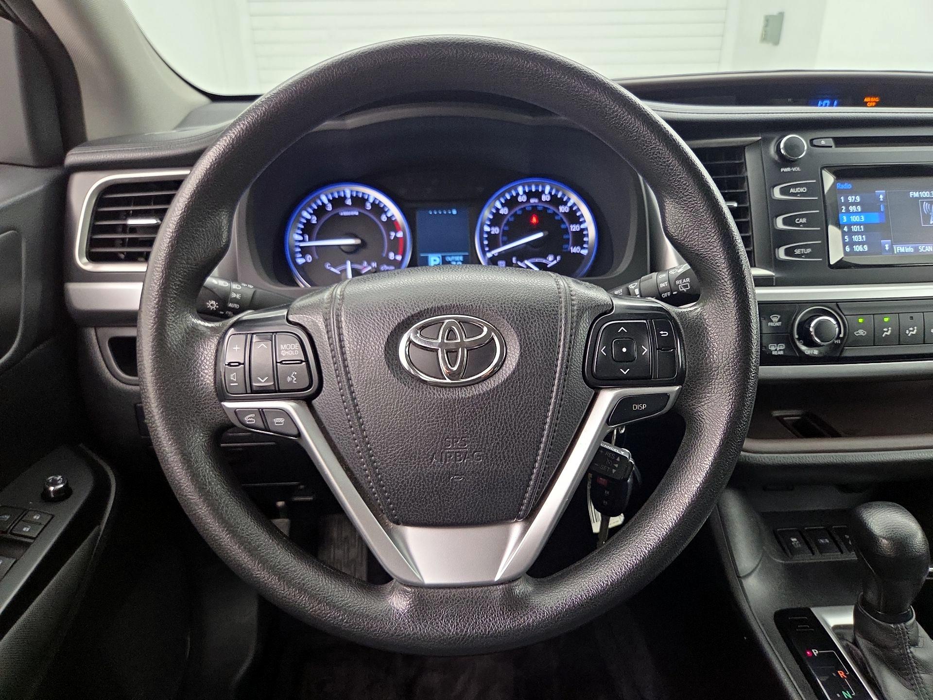 Thumbnail: 2015 Toyota Highlander - 10