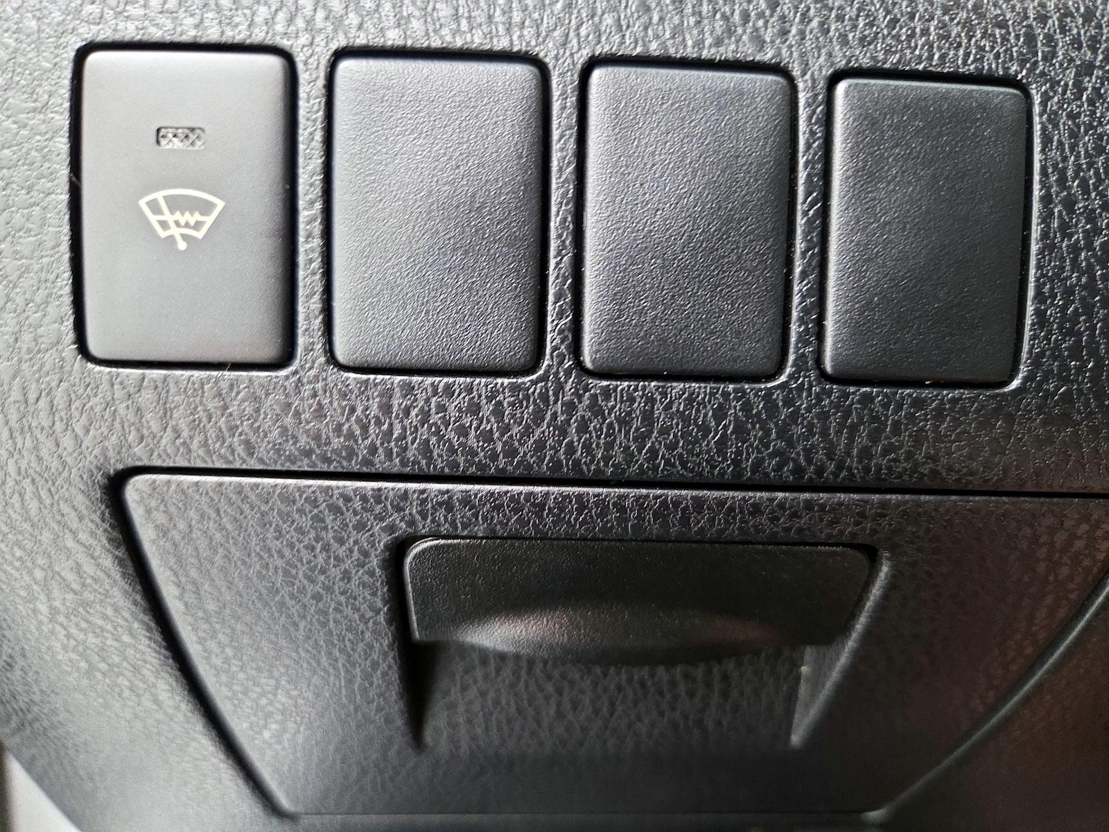 2015 Toyota Highlander LE Plus - Photo 14