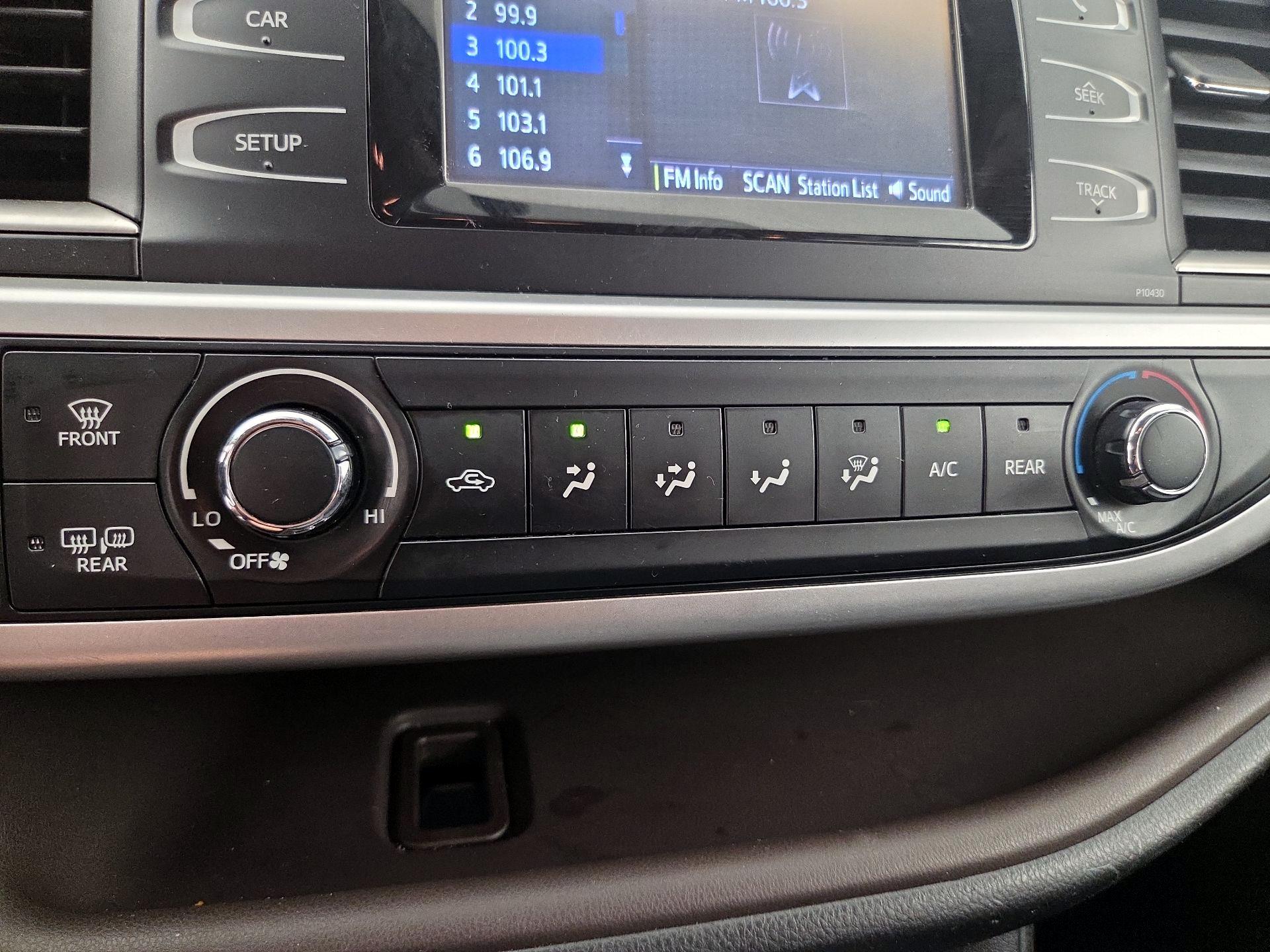 Thumbnail: 2015 Toyota Highlander - 16
