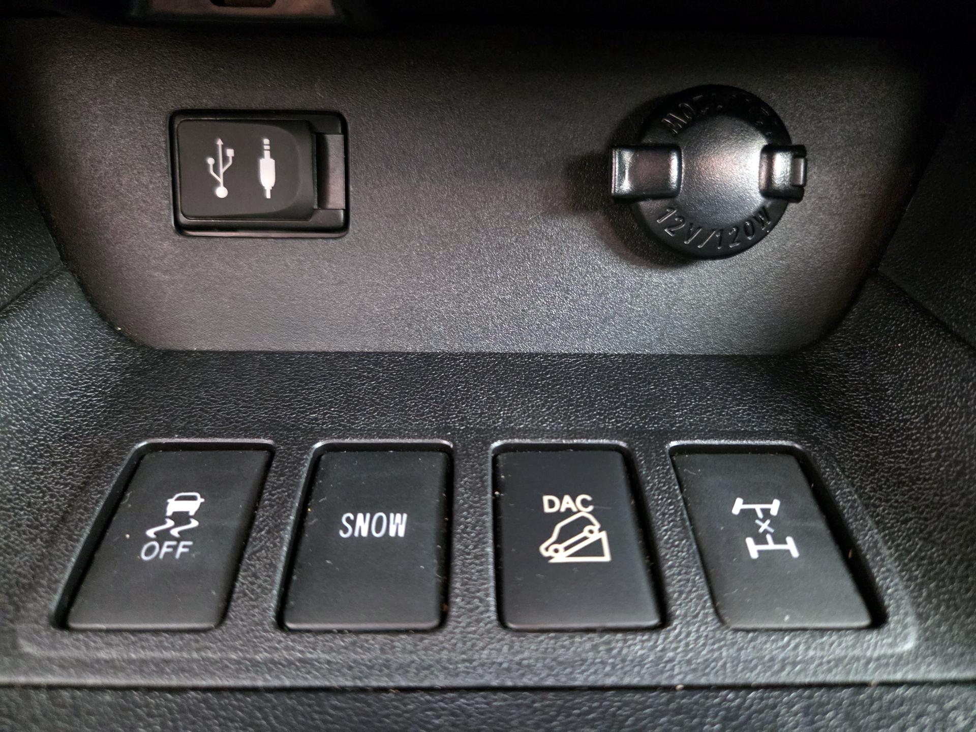 Thumbnail: 2015 Toyota Highlander - 18