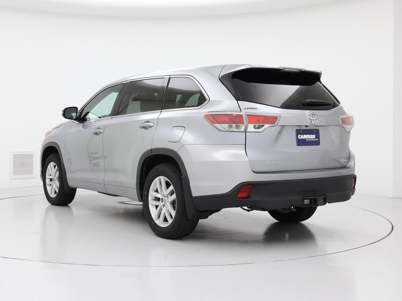 2015 Toyota Highlander LE Plus - Photo 3
