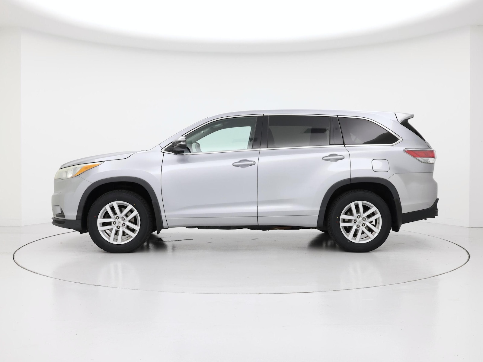 2015 Toyota Highlander LE Plus - Photo 4