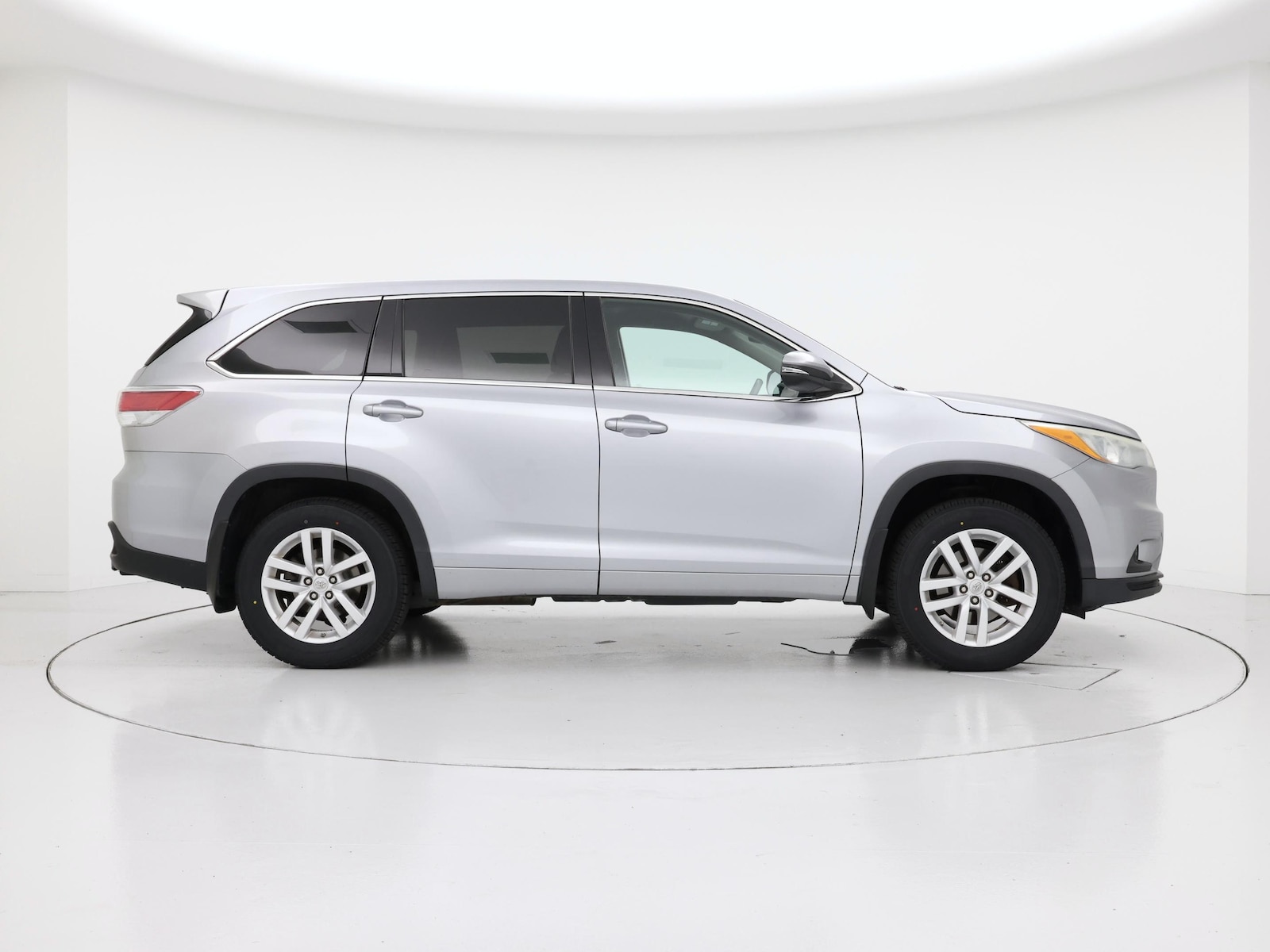 2015 Toyota Highlander LE Plus - Photo 8
