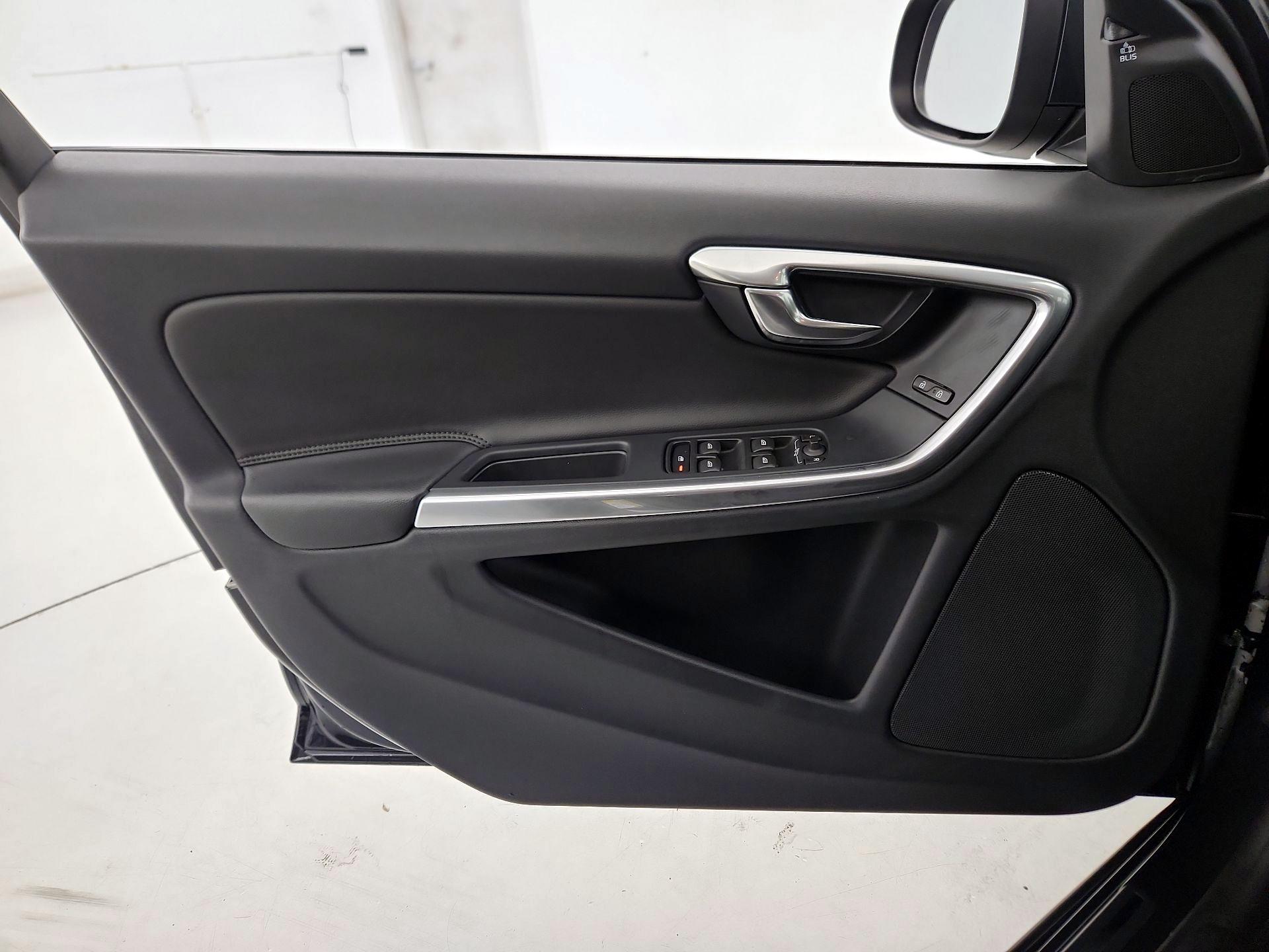 Thumbnail: 2015 Volvo S60 - 12