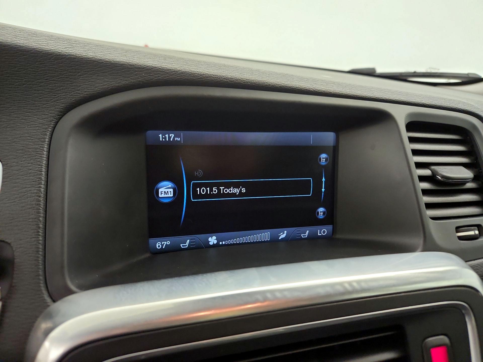 Thumbnail: 2015 Volvo S60 - 15