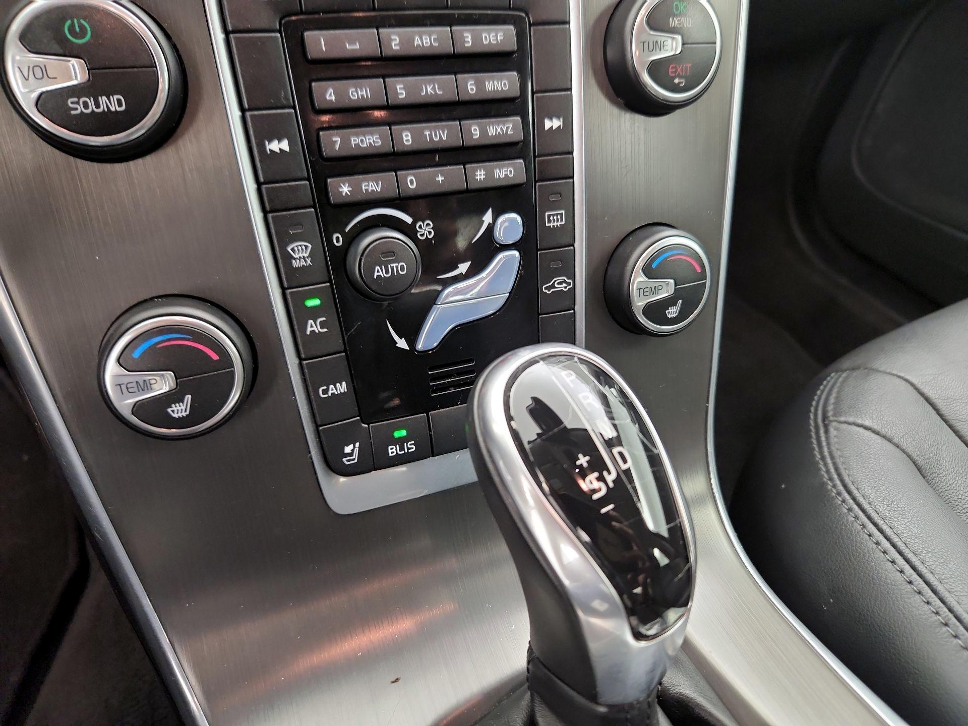 Thumbnail: 2015 Volvo S60 - 16