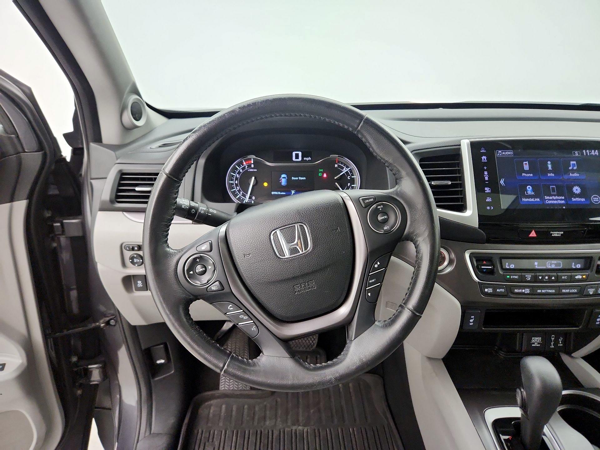 Thumbnail: 2017 Honda Pilot - 10