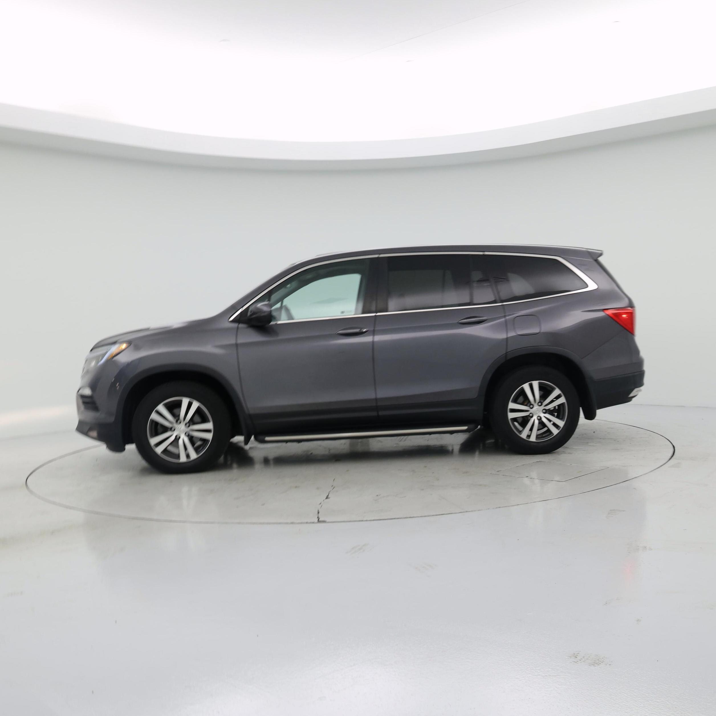 Thumbnail: 2017 Honda Pilot - 3