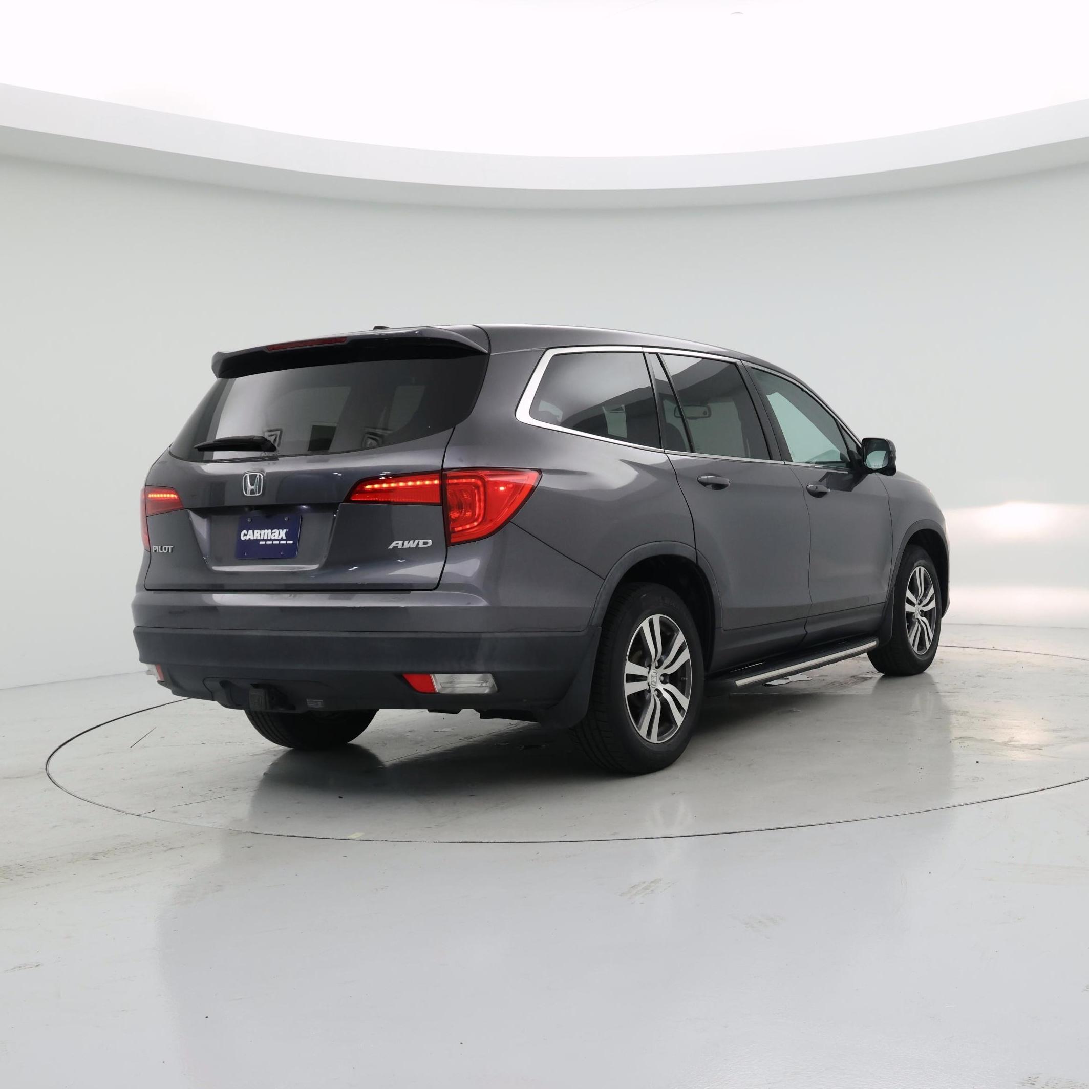 Thumbnail: 2017 Honda Pilot - 8