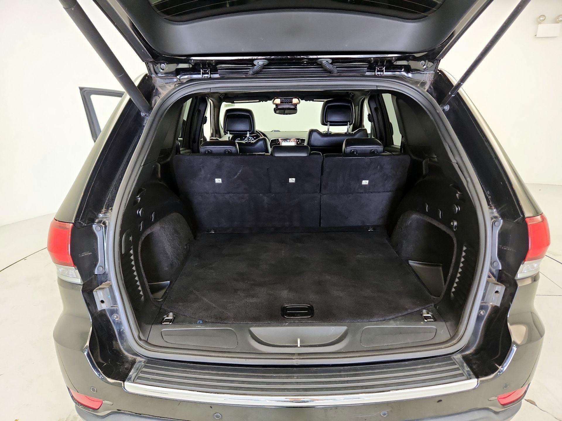 Thumbnail: 2020 Jeep Grand Cherokee - 20
