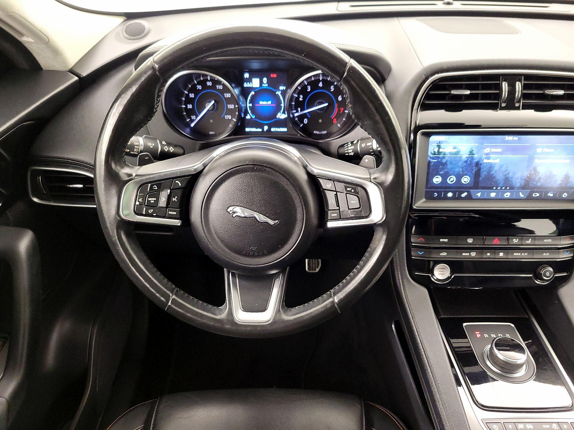 Thumbnail: 2019 Jaguar F-Pace - 10