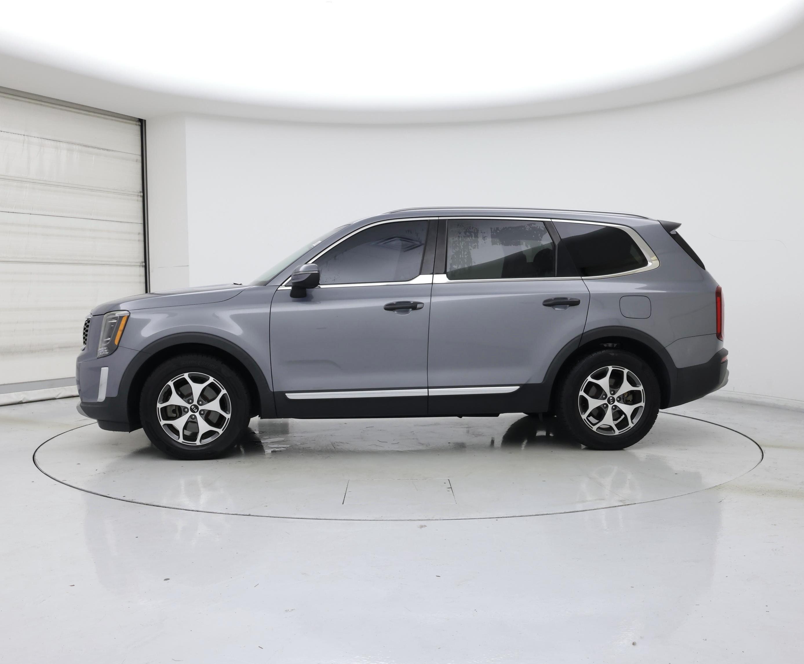 Thumbnail: 2020 Kia Telluride - 3