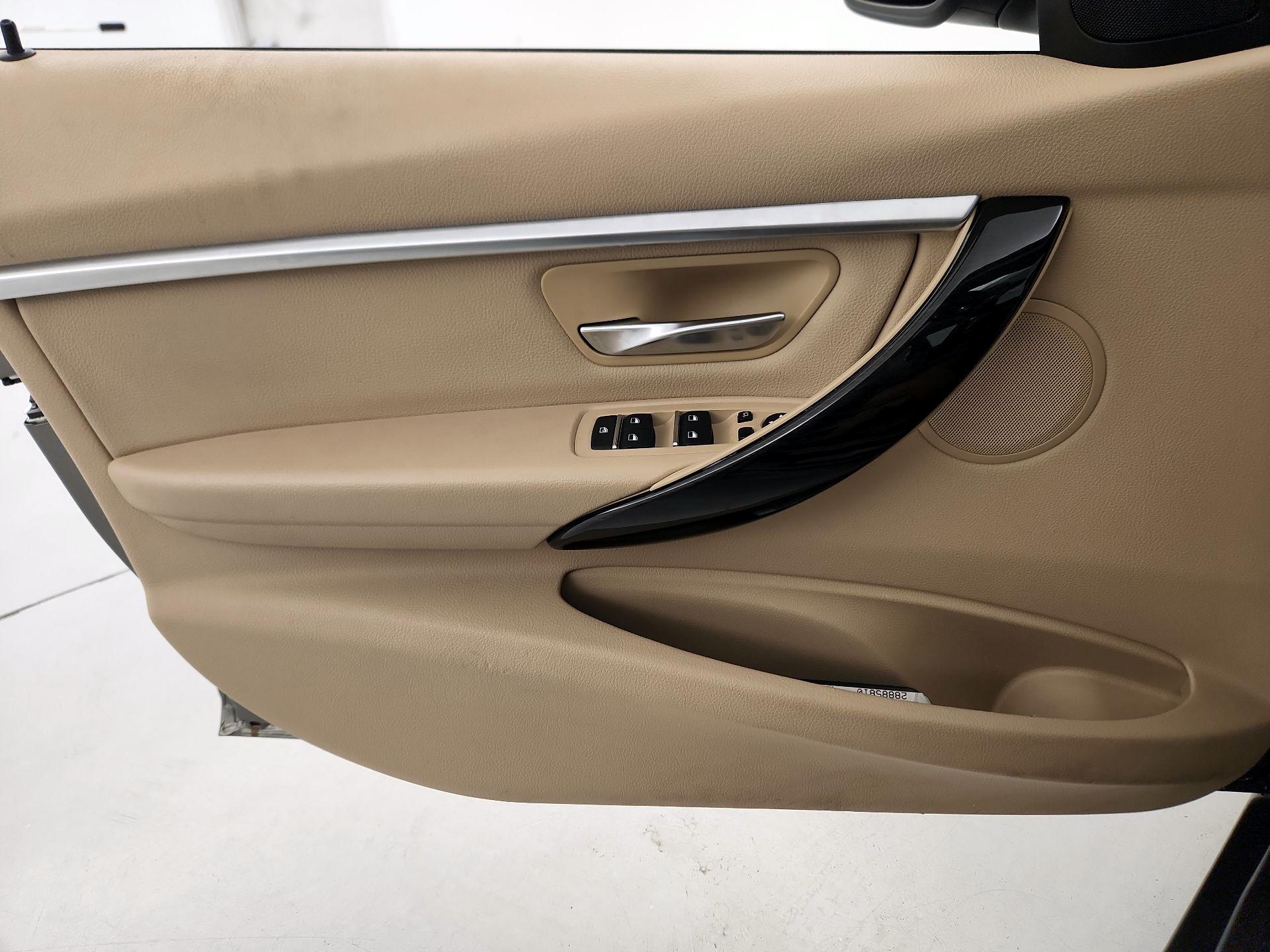 Thumbnail: 2016 BMW 3 Series - 12
