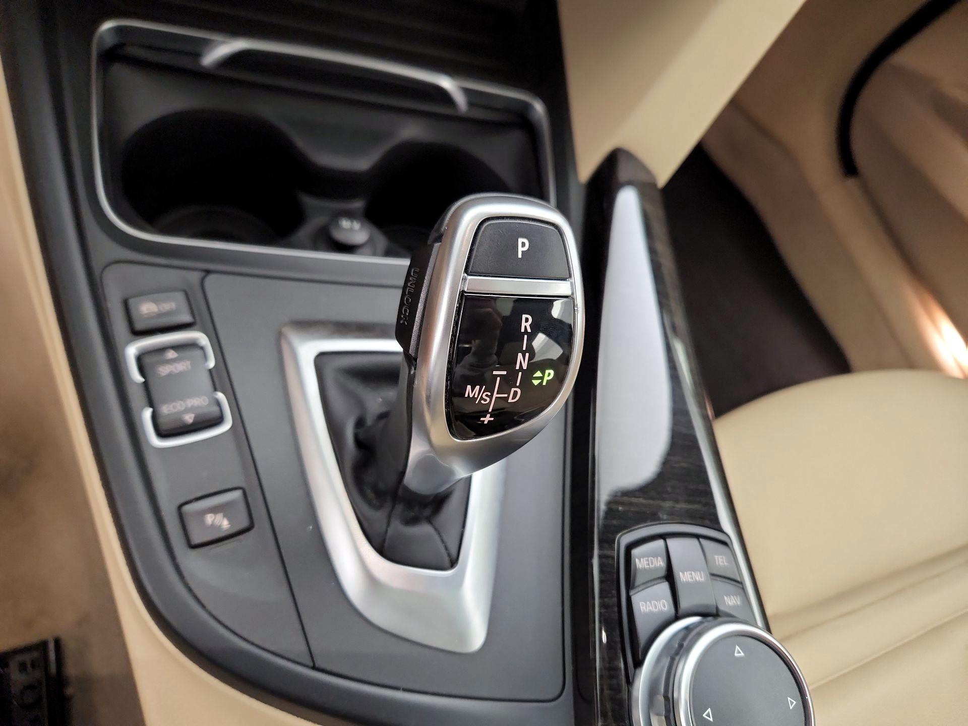 Thumbnail: 2016 BMW 3 Series - 18