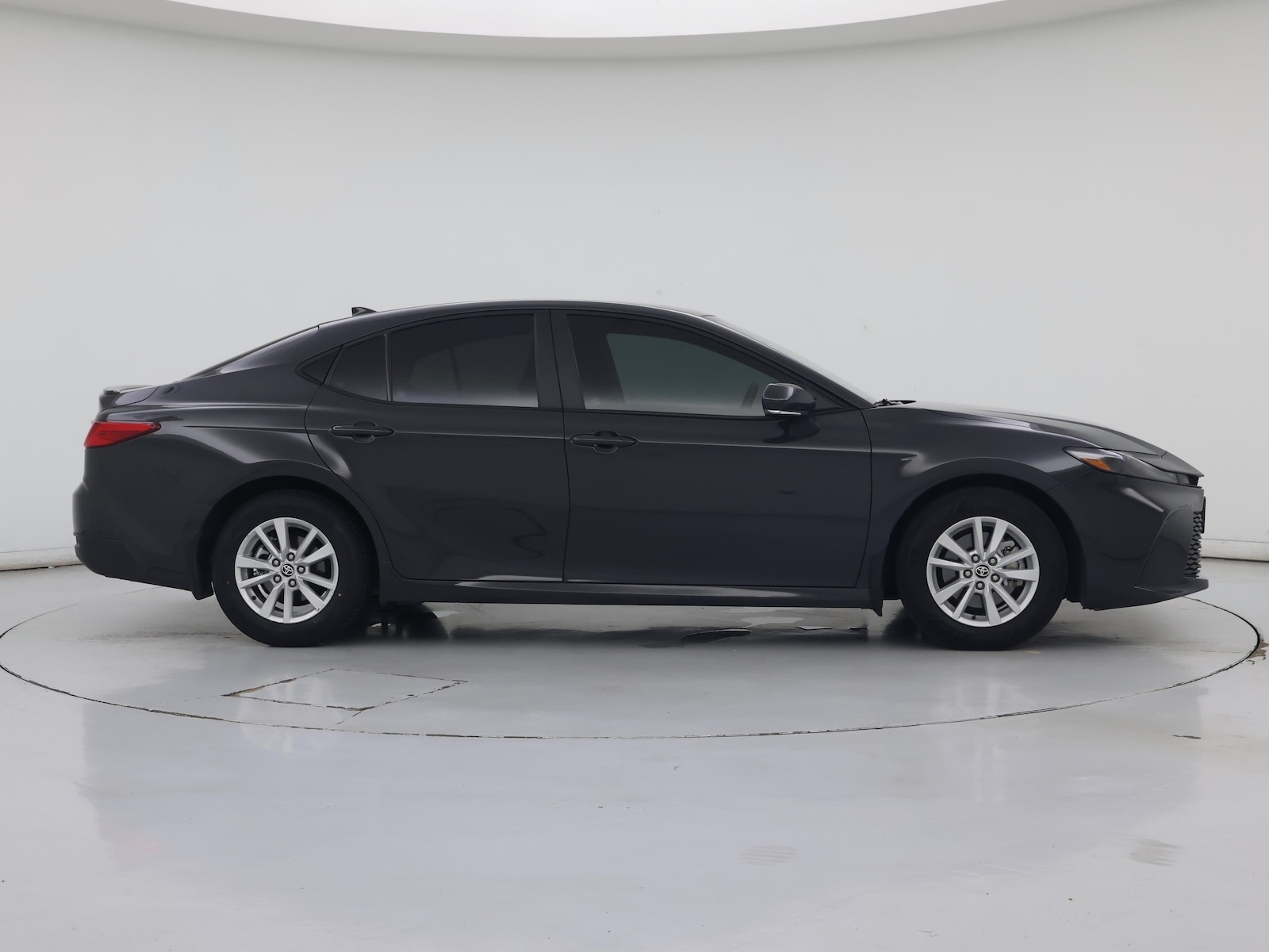 2026 Toyota Camry LE - Photo 8