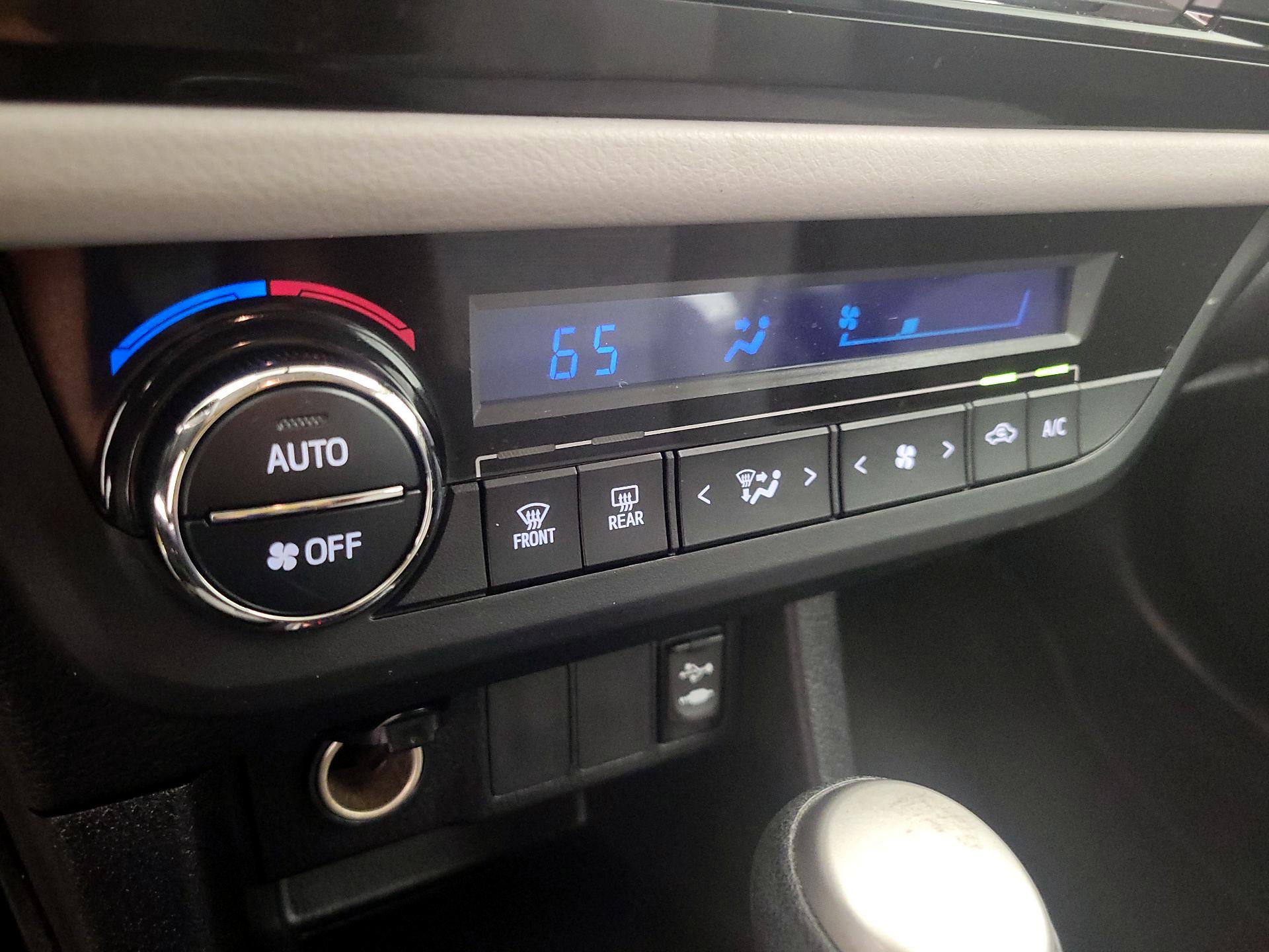 Thumbnail: 2015 Toyota Corolla - 16