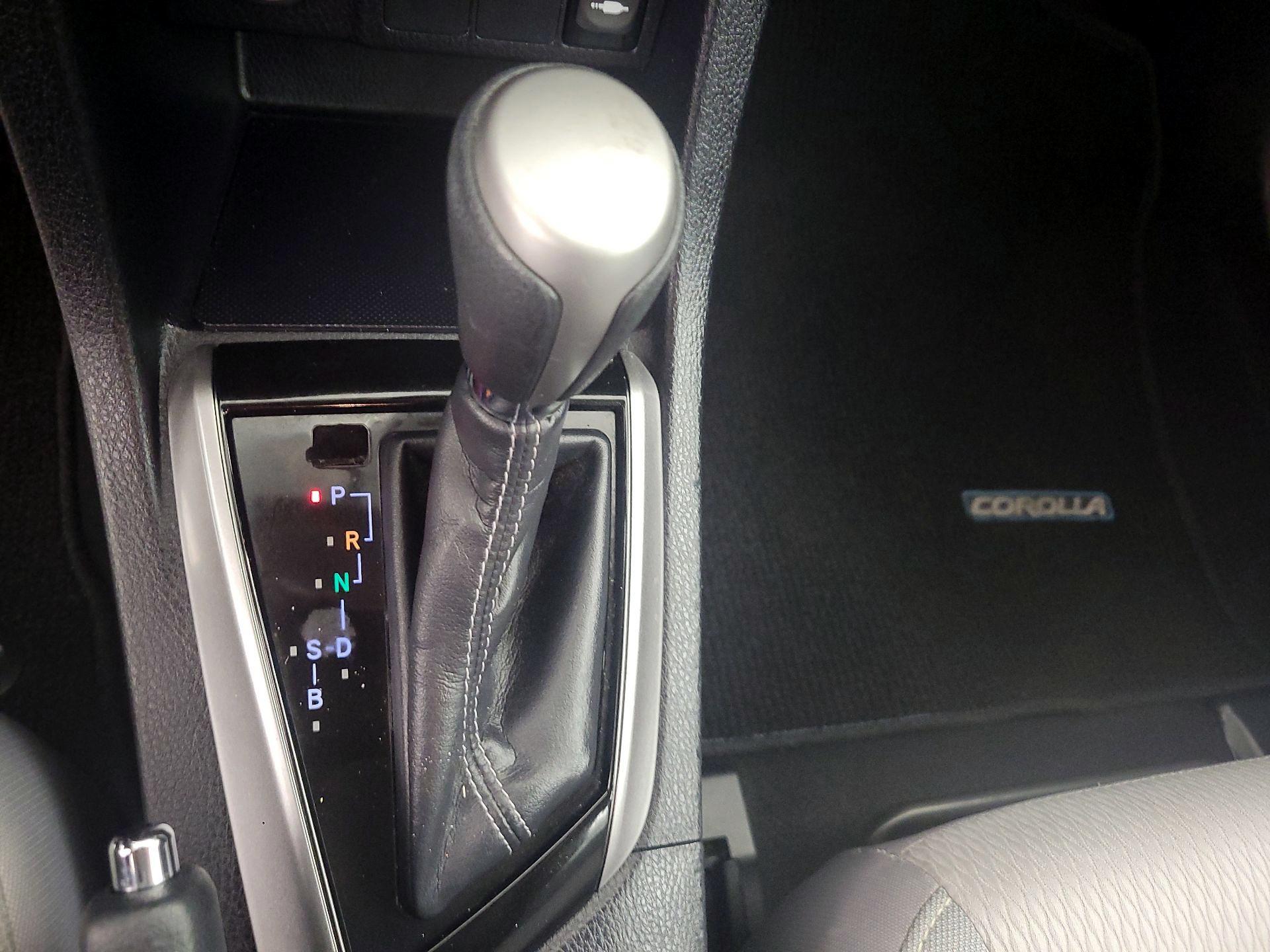 Thumbnail: 2015 Toyota Corolla - 17