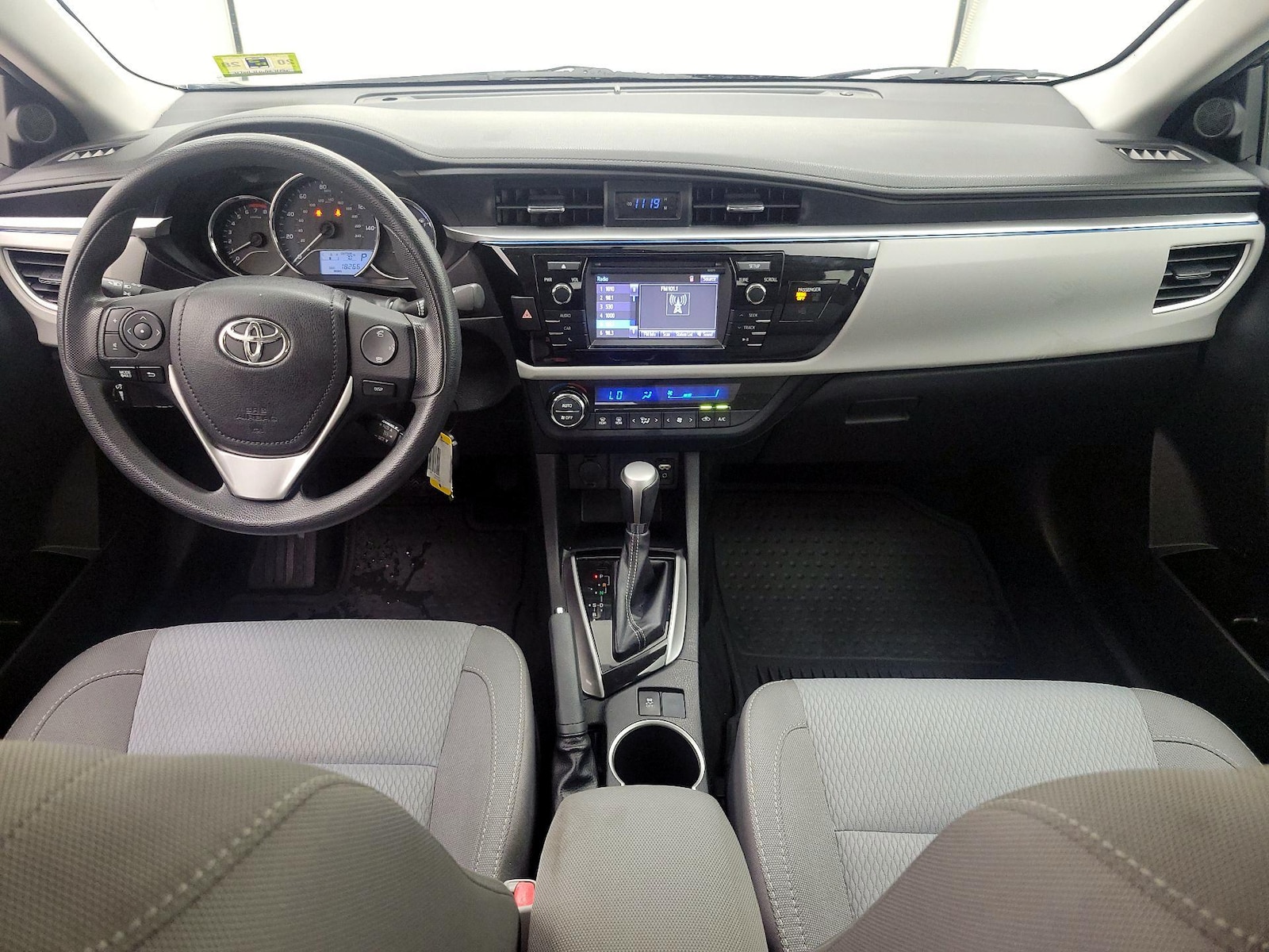 2016 Toyota Corolla LE - Photo 10
