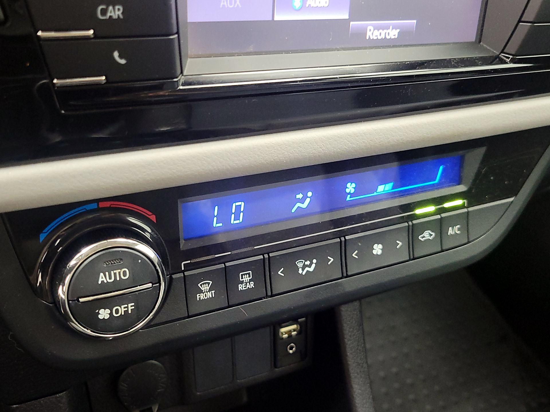 Thumbnail: 2016 Toyota Corolla - 16