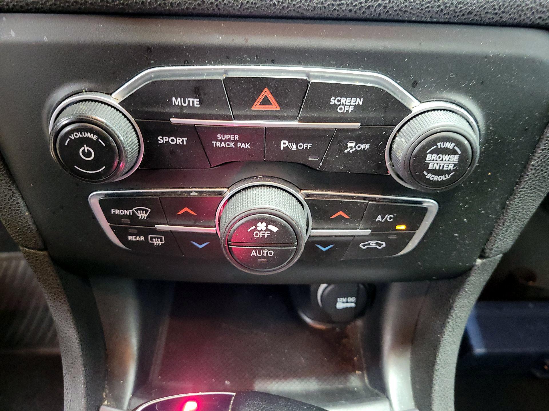 Thumbnail: 2019 Dodge Charger - 16