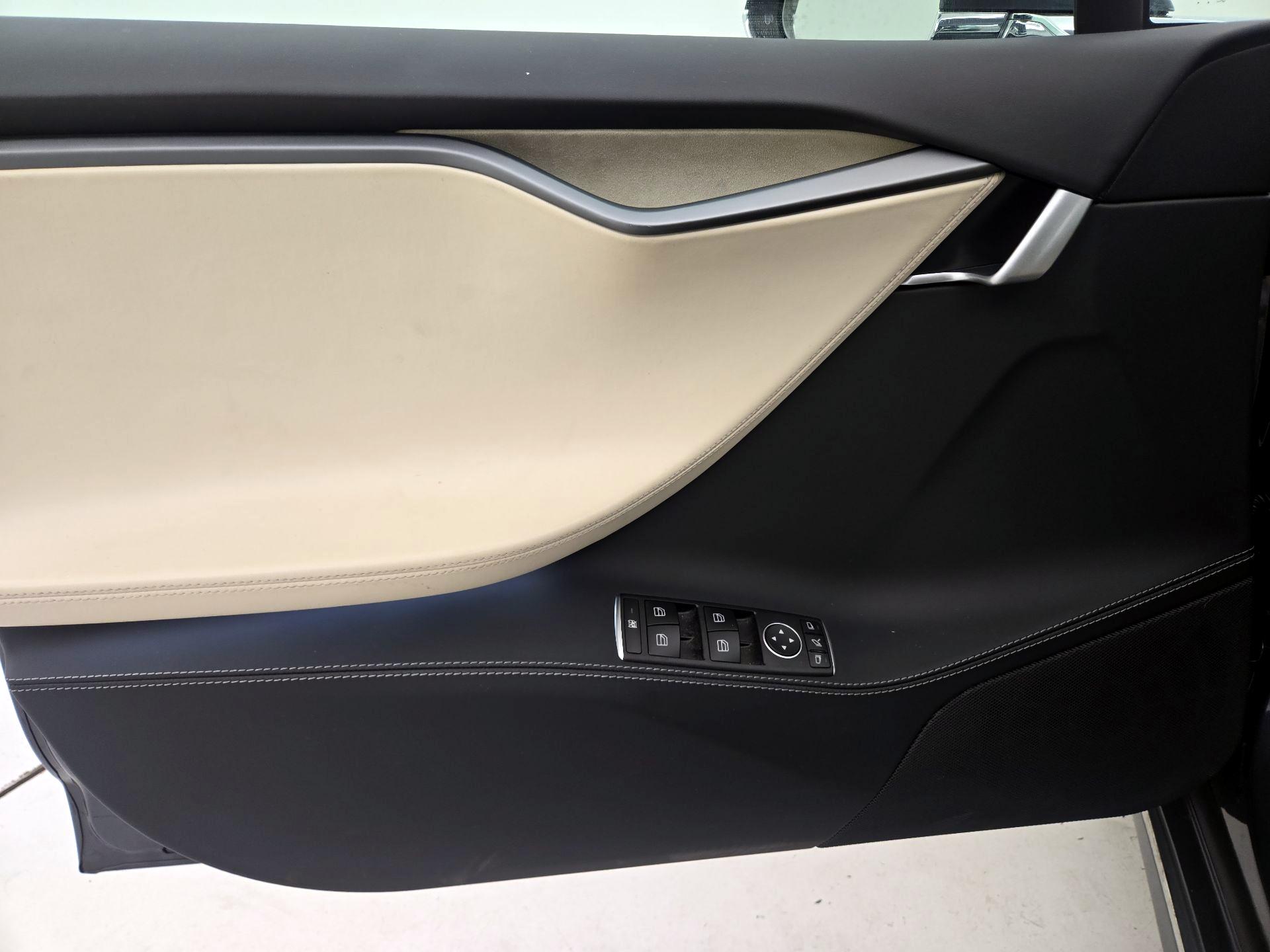 Thumbnail: 2020 Tesla Model S - 12