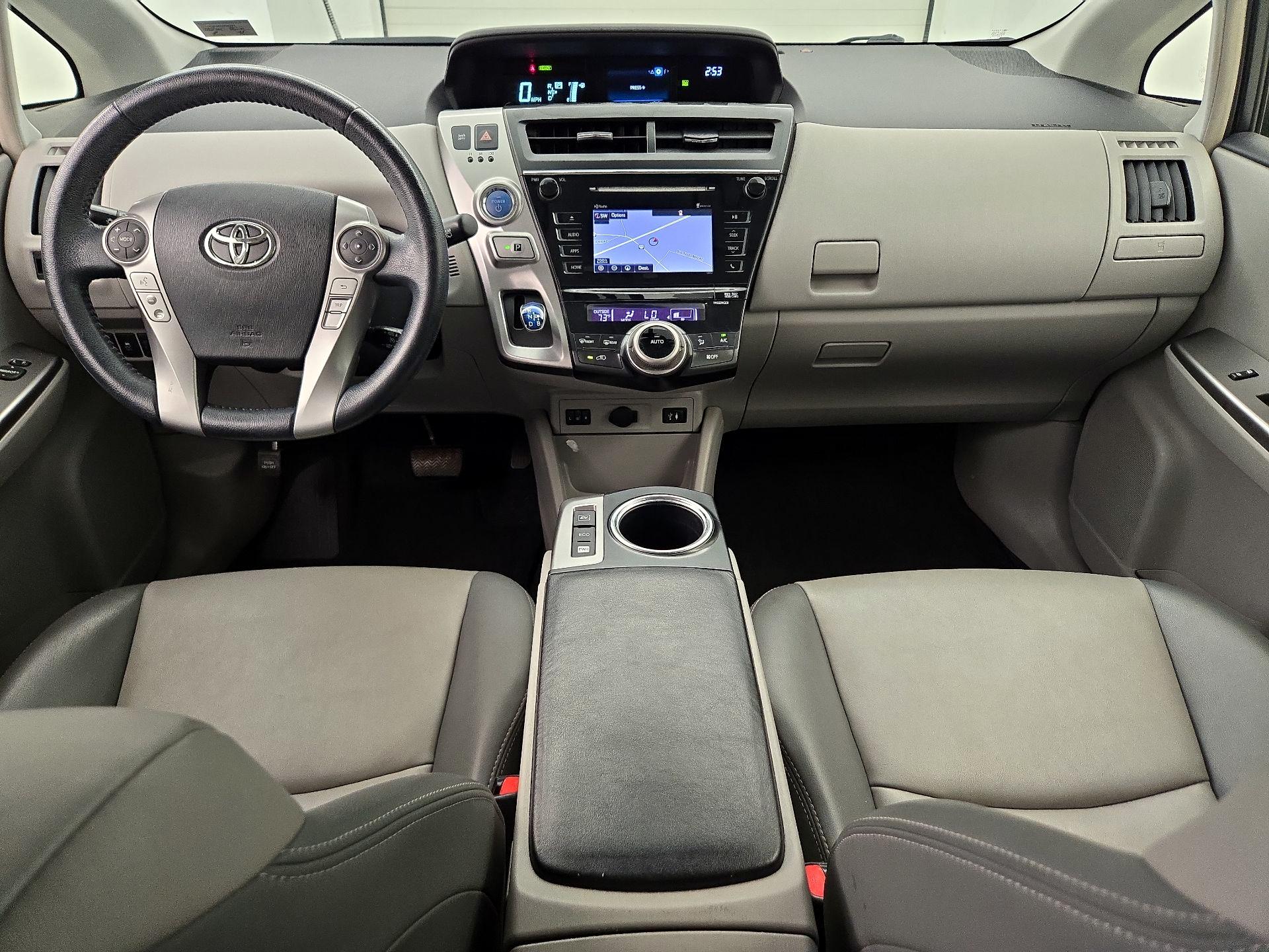 Thumbnail: 2016 Toyota Prius v - 9