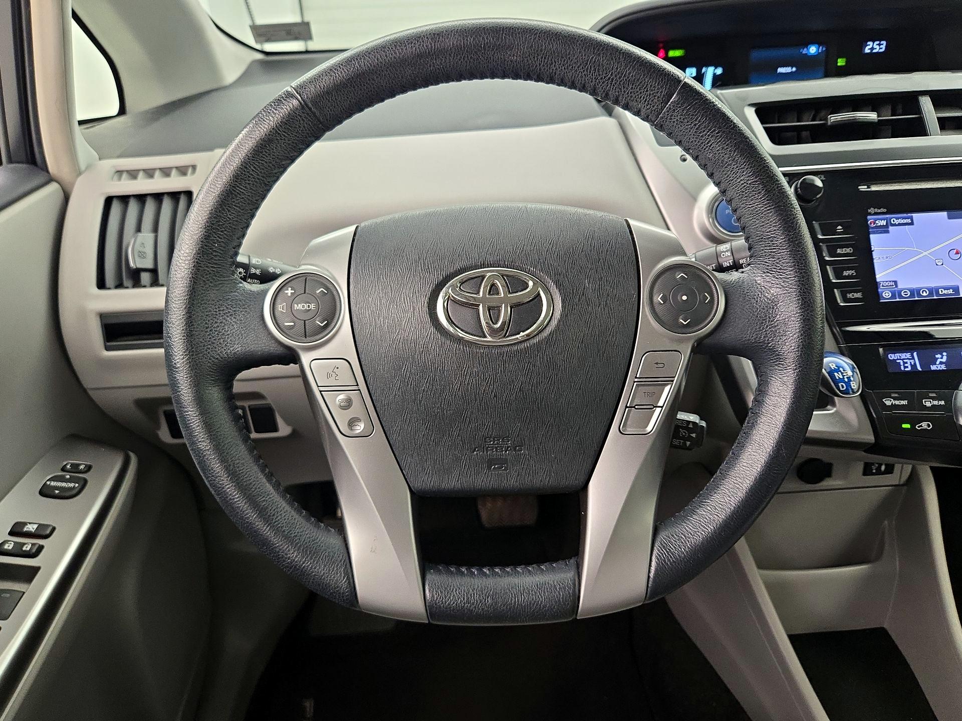Thumbnail: 2016 Toyota Prius v - 10