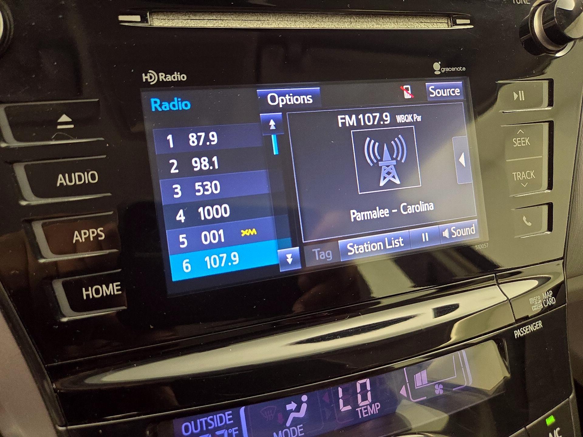 Thumbnail: 2016 Toyota Prius v - 16
