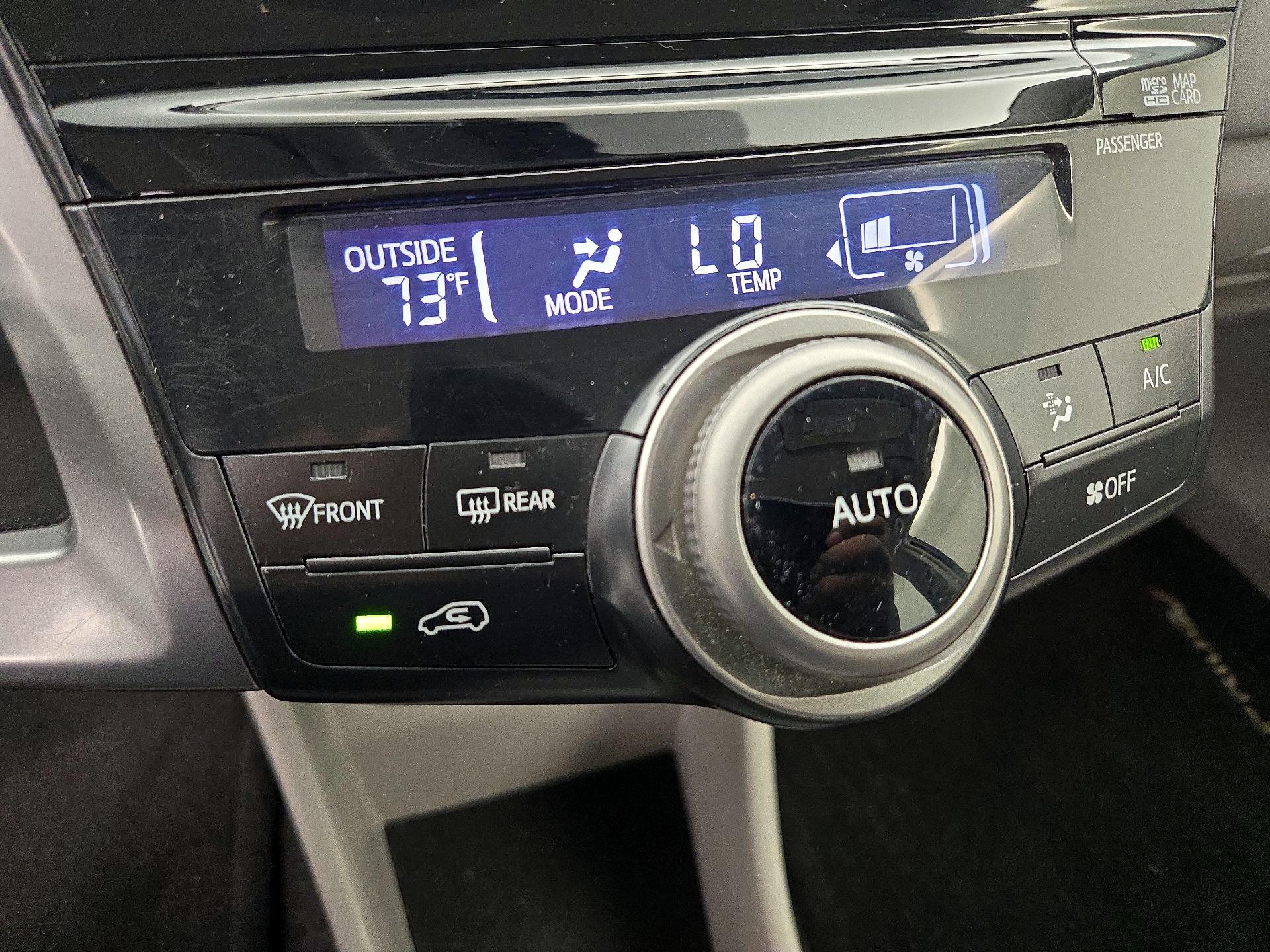 Thumbnail: 2016 Toyota Prius v - 17