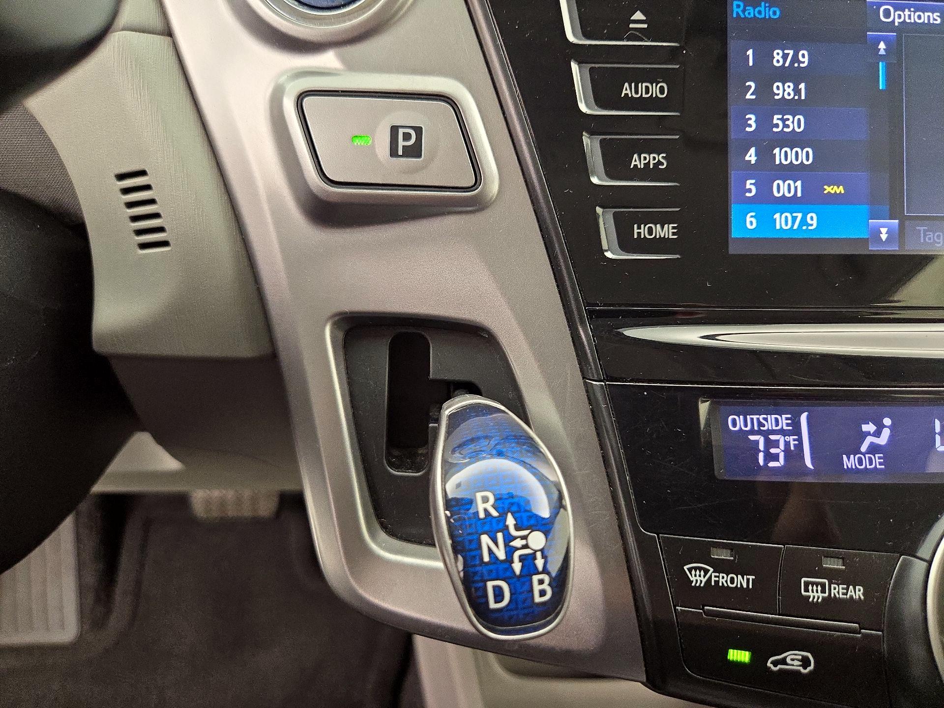 Thumbnail: 2016 Toyota Prius v - 18