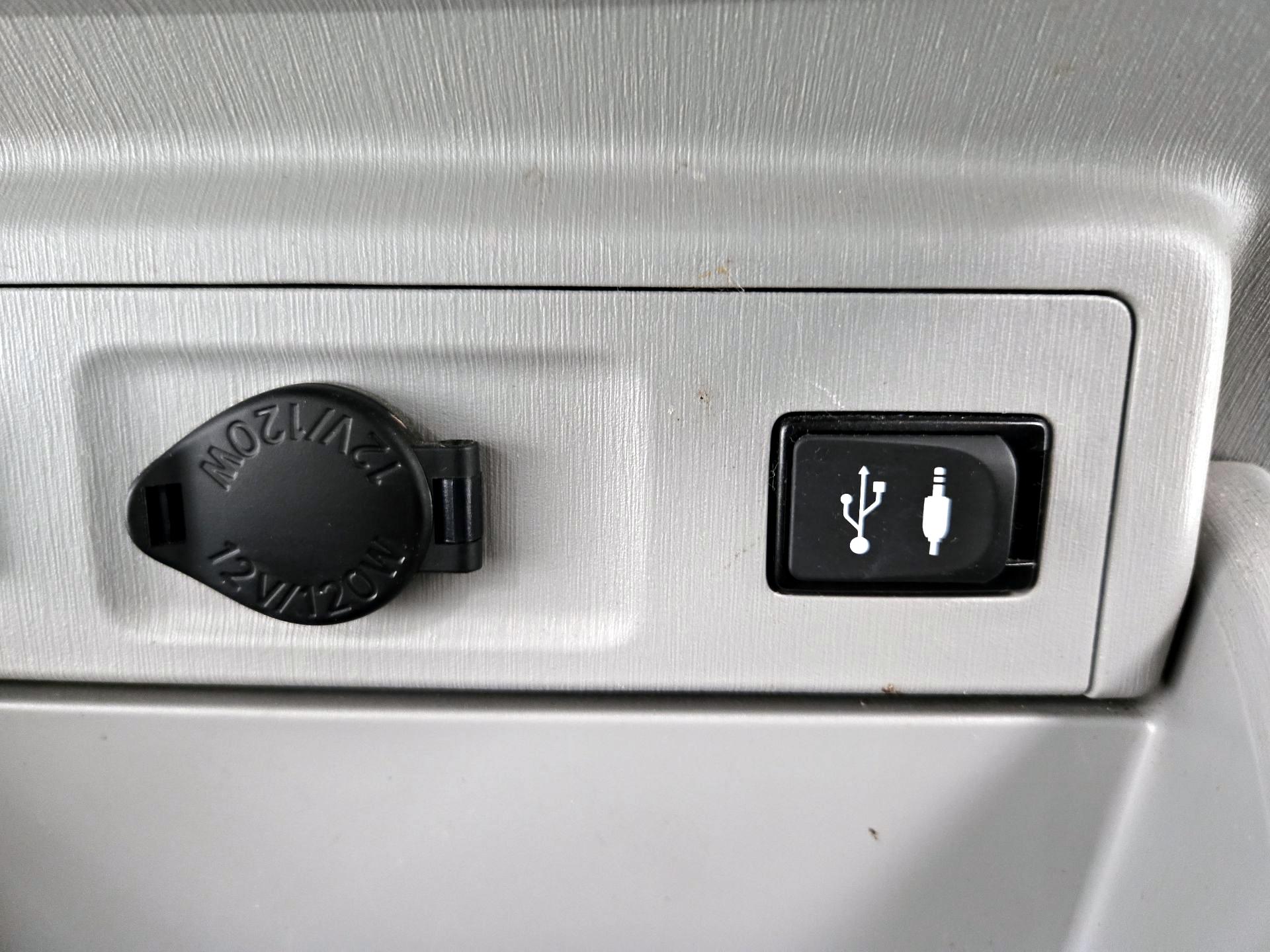 Thumbnail: 2016 Toyota Prius v - 19