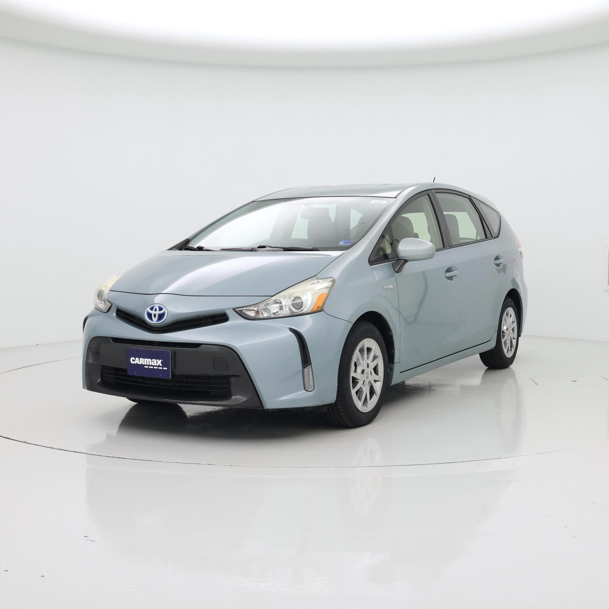 Thumbnail: 2016 Toyota Prius v - 4