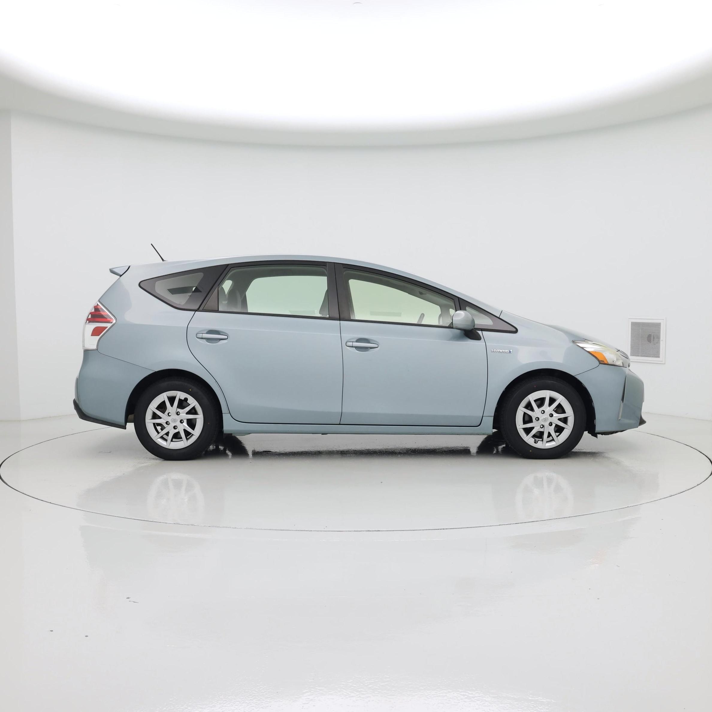 Thumbnail: 2016 Toyota Prius v - 7