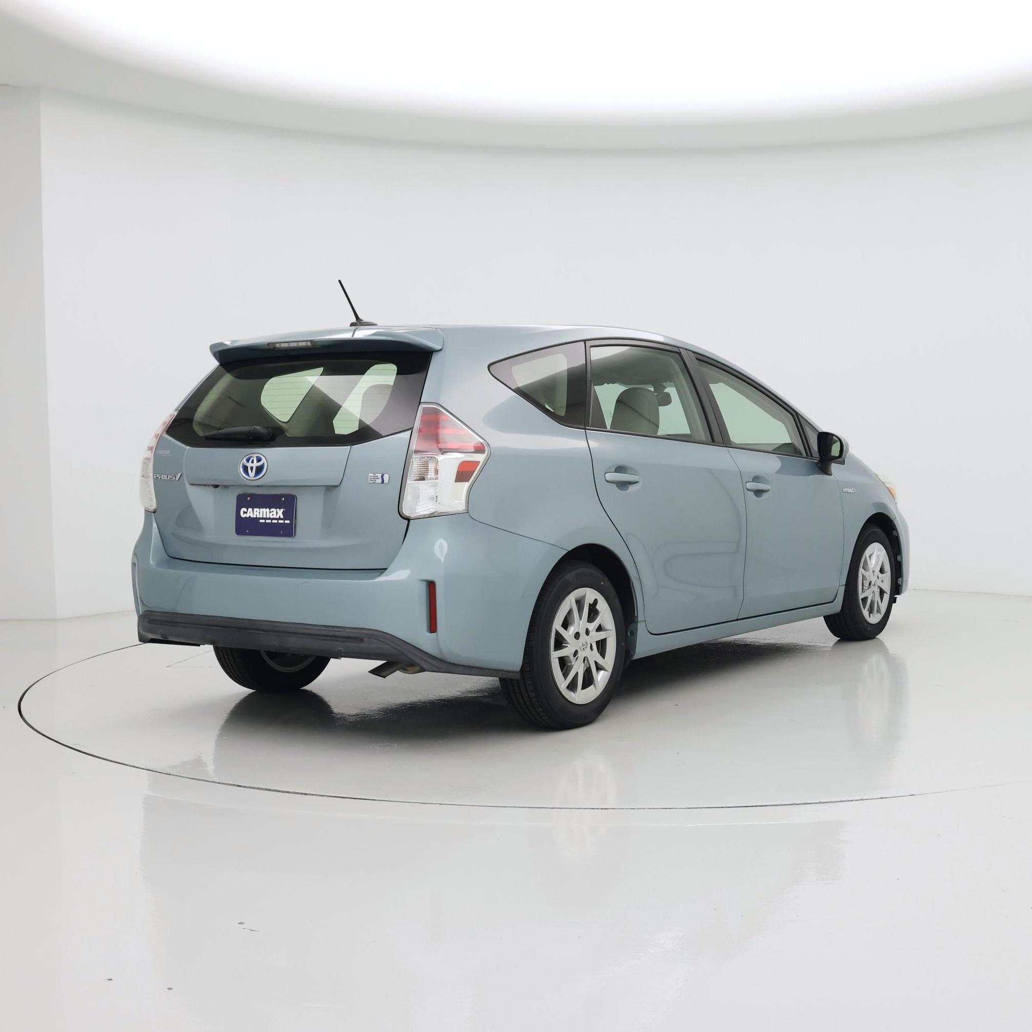 Thumbnail: 2016 Toyota Prius v - 8