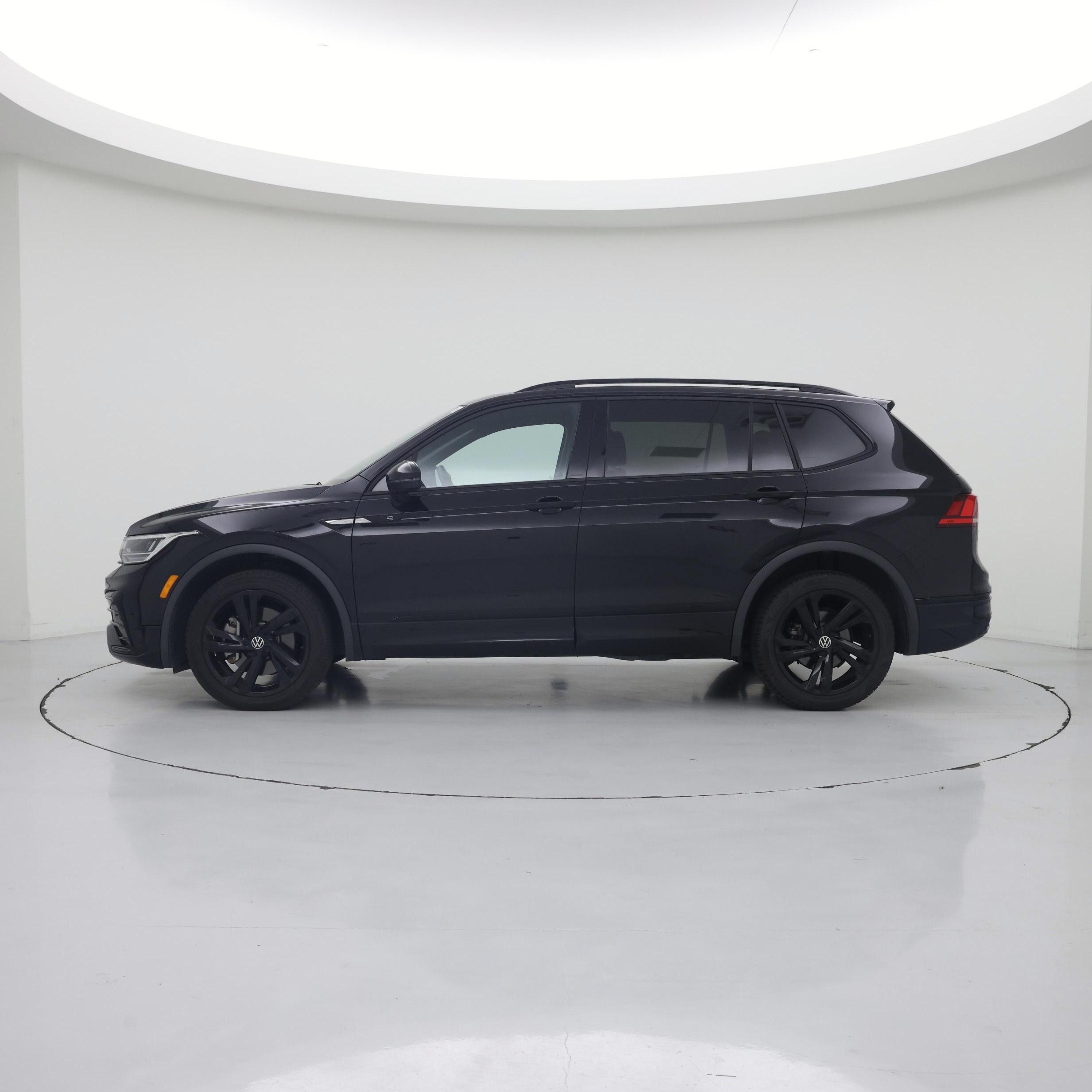 Thumbnail: 2023 Volkswagen Tiguan - 3
