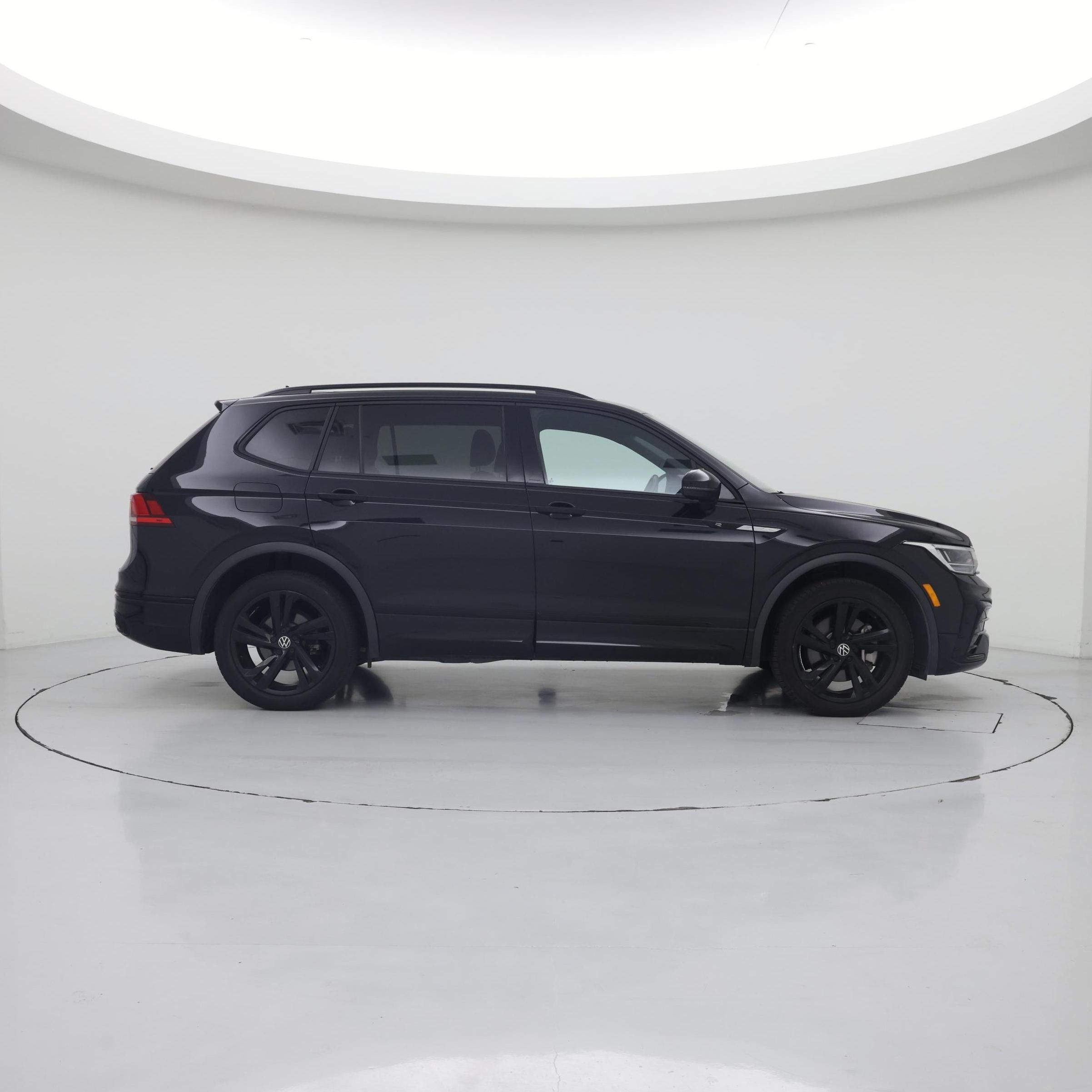 Thumbnail: 2023 Volkswagen Tiguan - 7