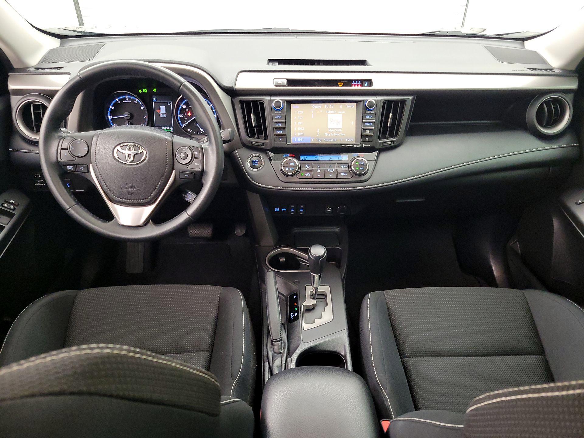 Thumbnail: 2018 Toyota RAV4 - 9