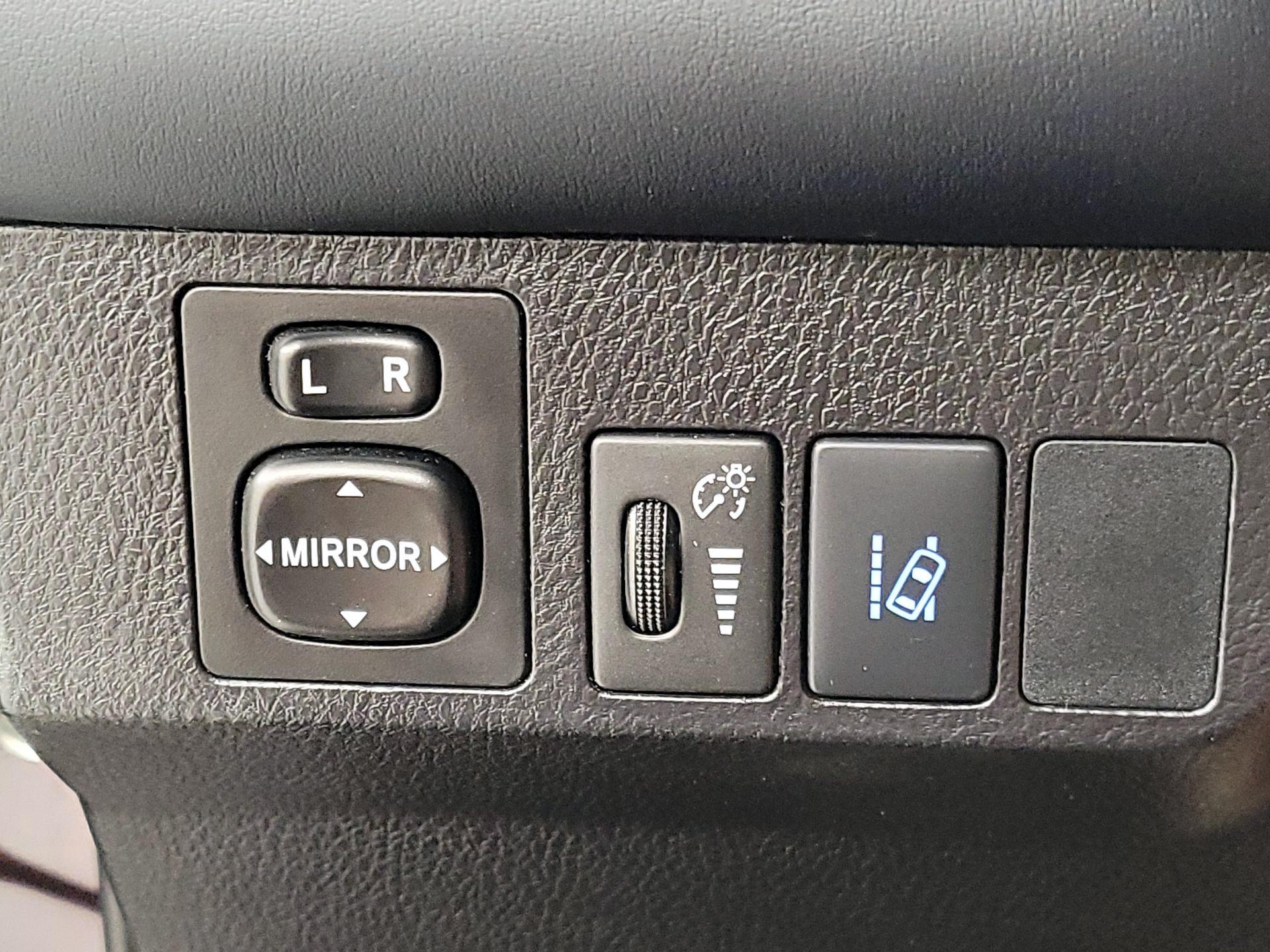 Thumbnail: 2018 Toyota RAV4 - 13